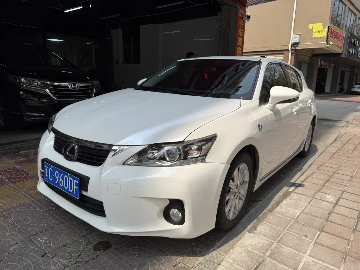 Lexus CT  из Китая
