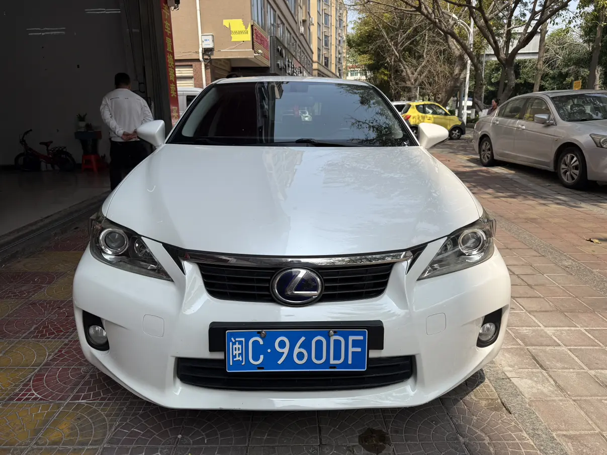 Lexus CT  из Китая