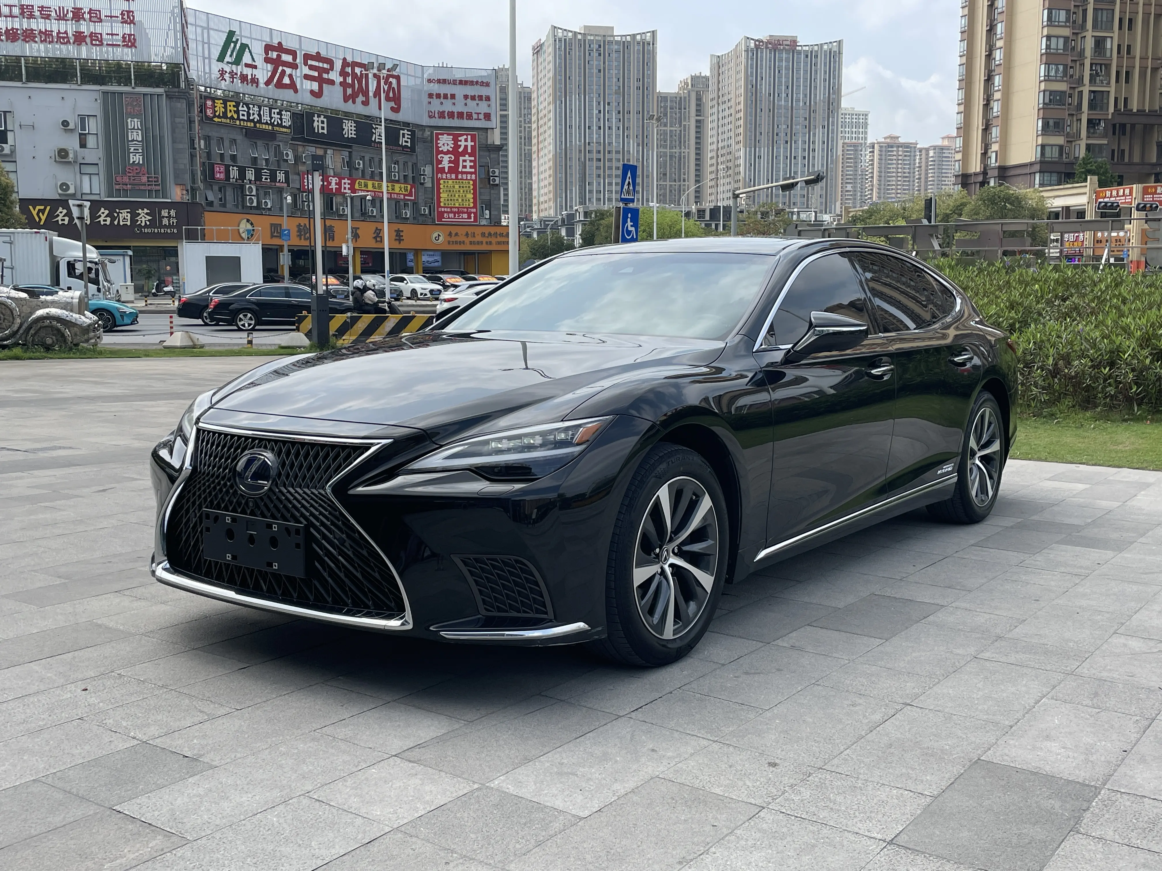 Lexus LS
