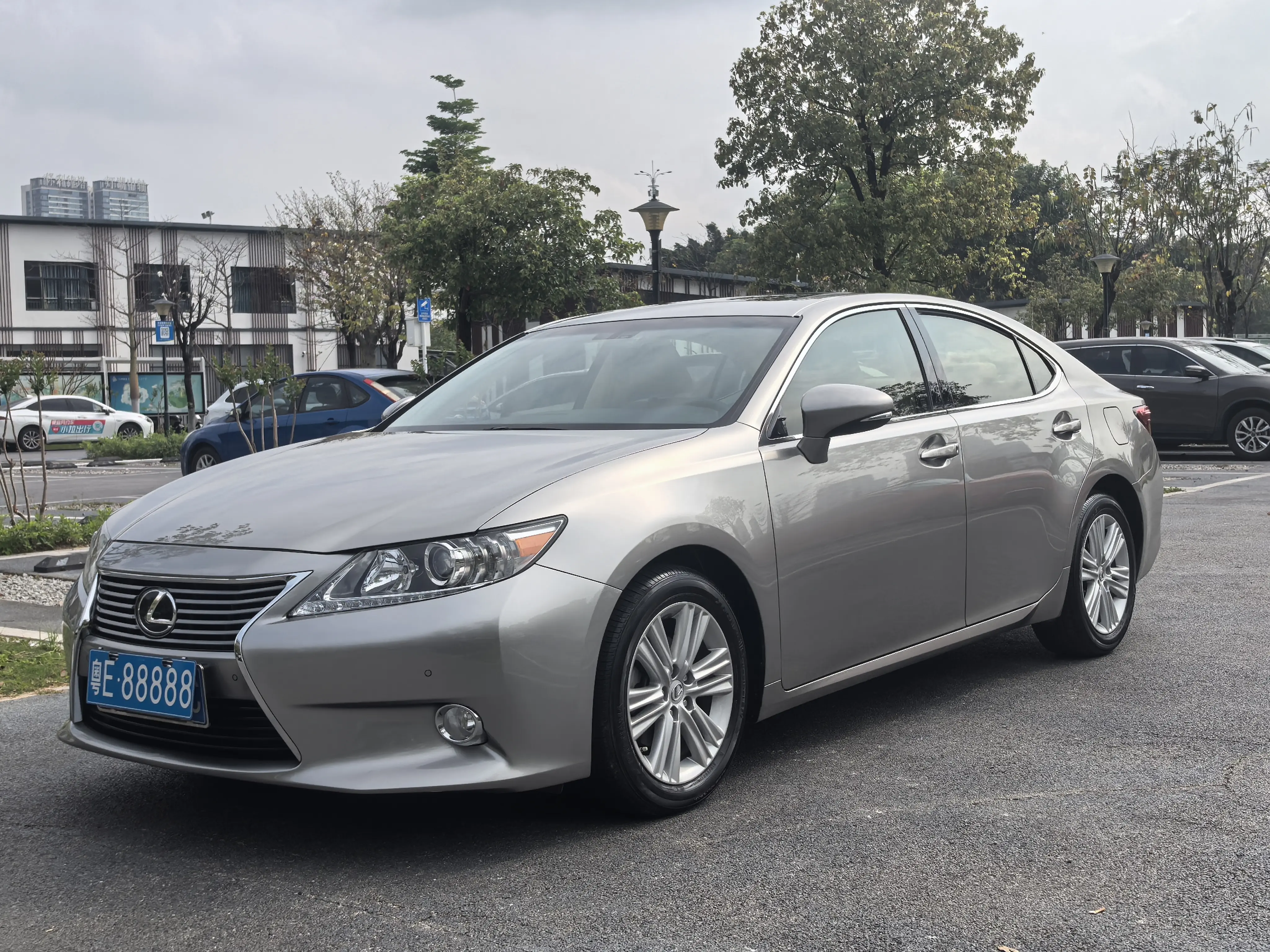 Lexus ES