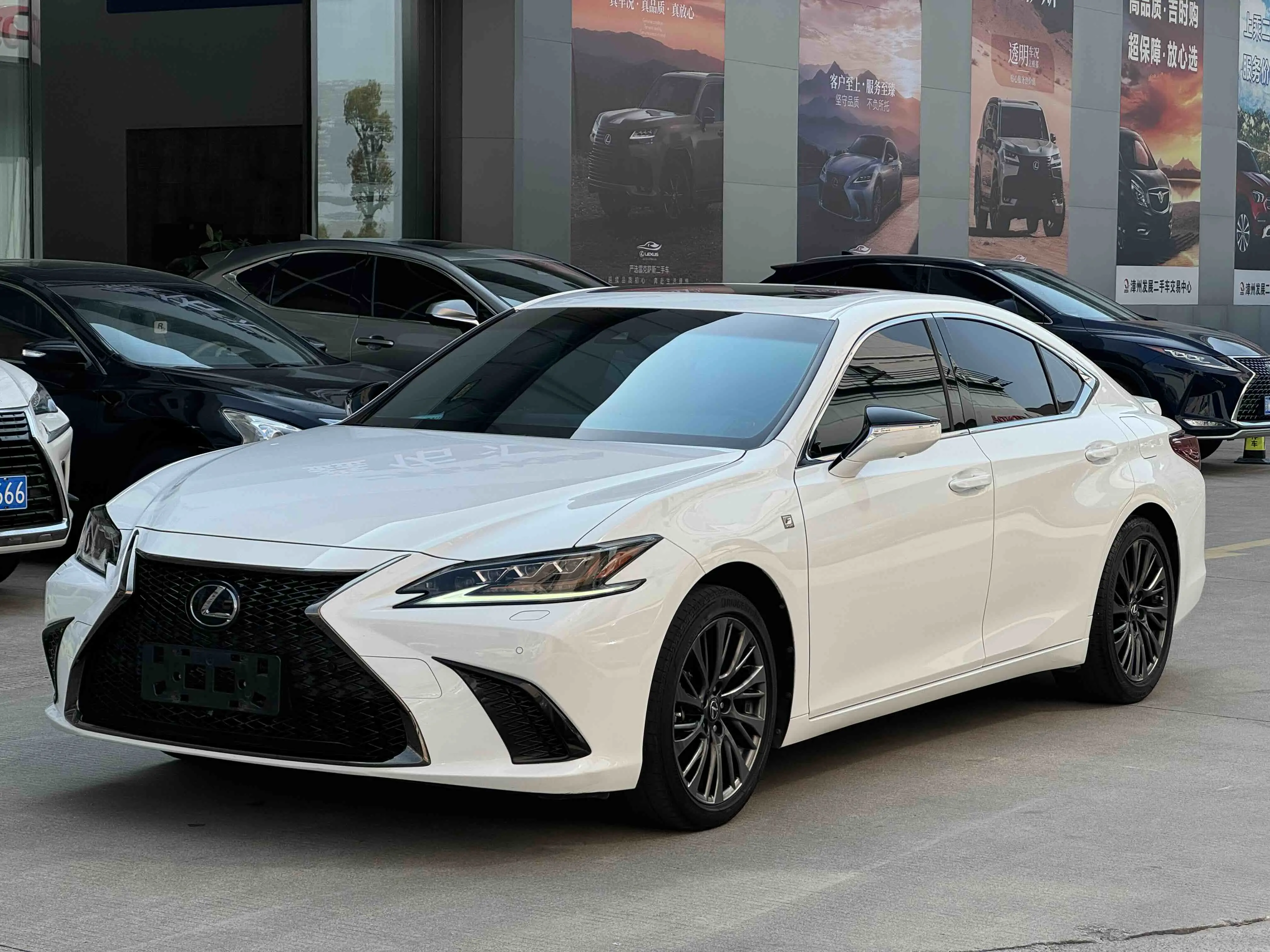Lexus ES