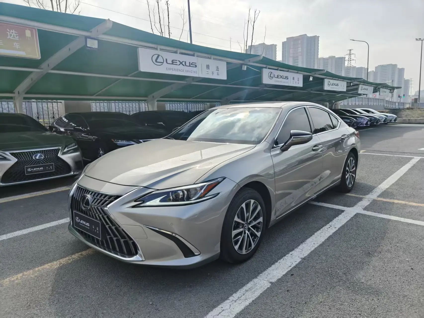 Lexus ES