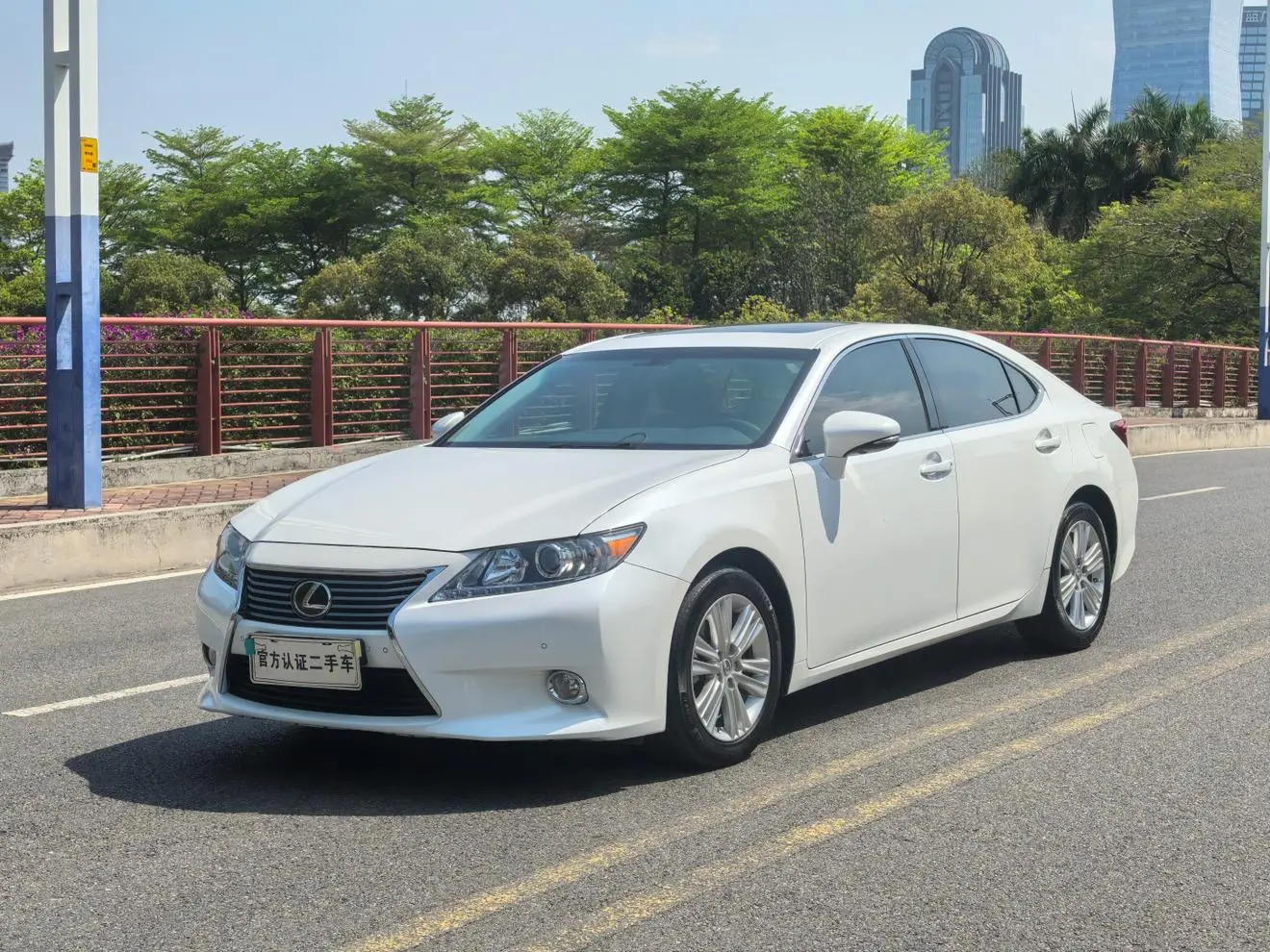 Lexus ES