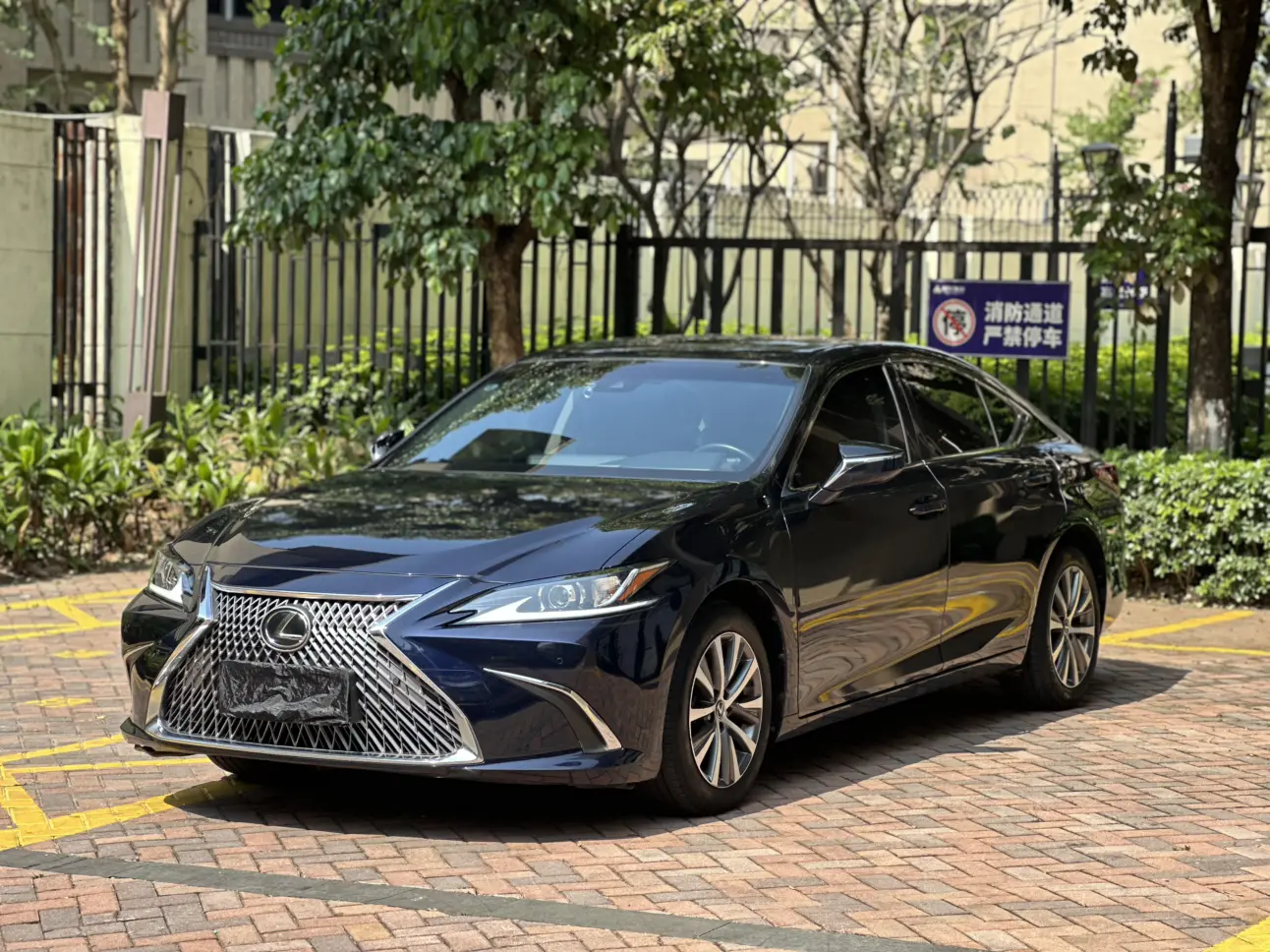 Lexus ES