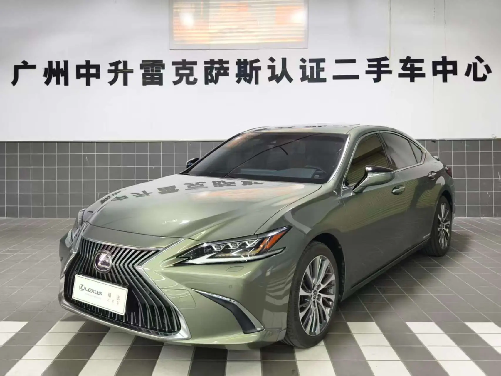 Lexus ES