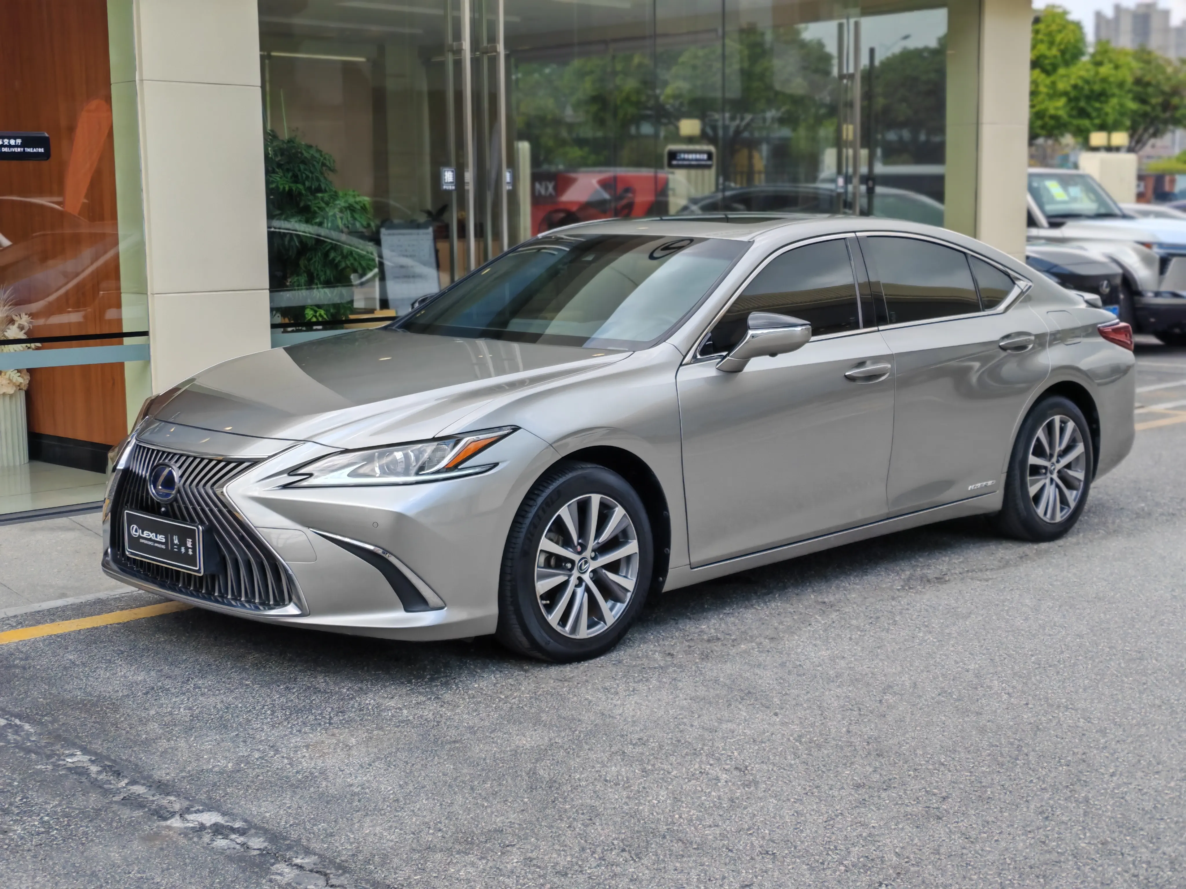 Lexus ES