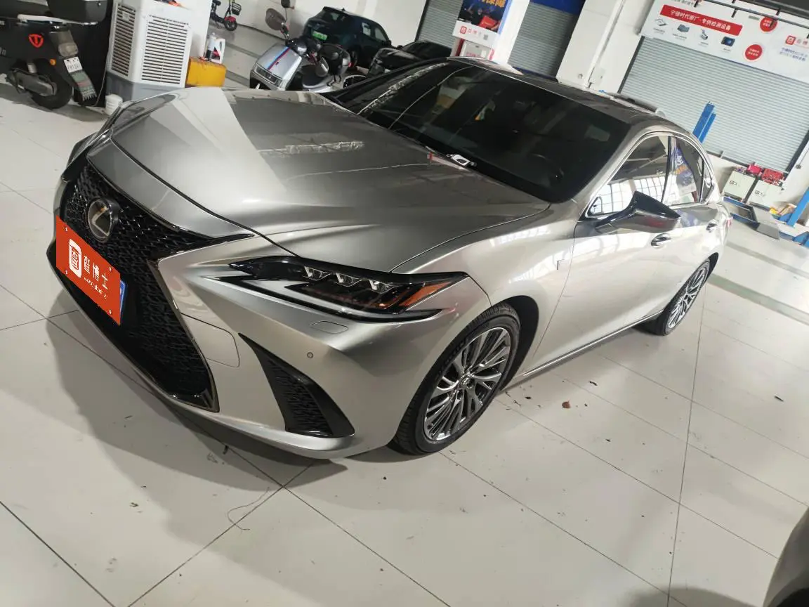 Lexus ES