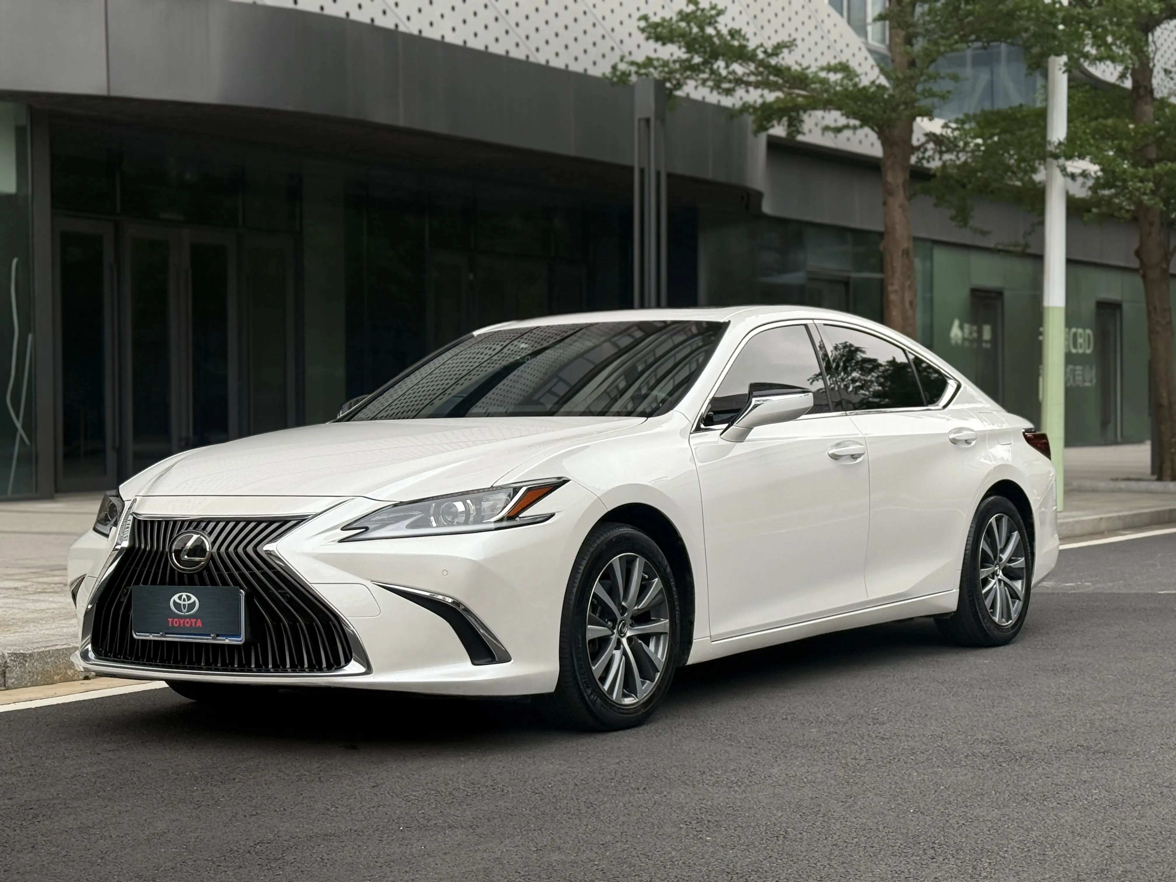 Lexus ES