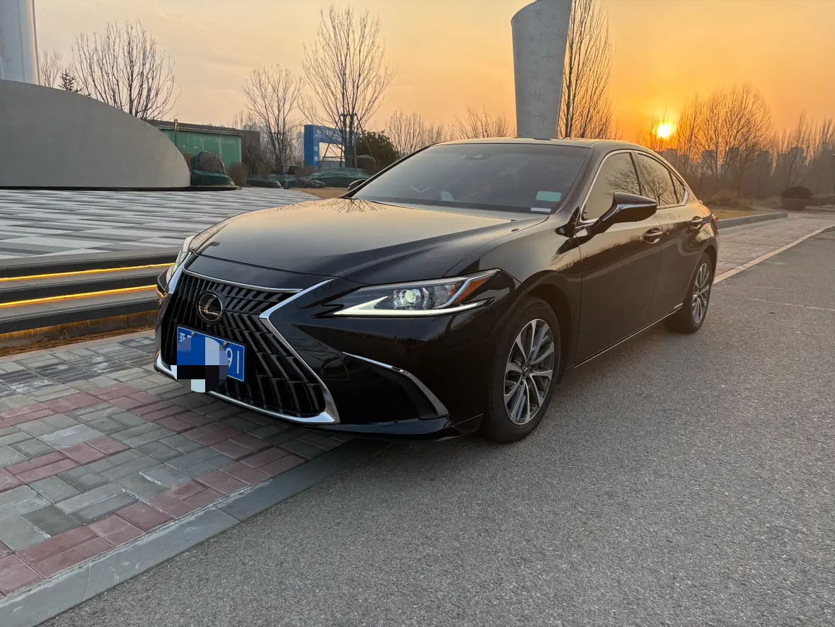 Lexus ES