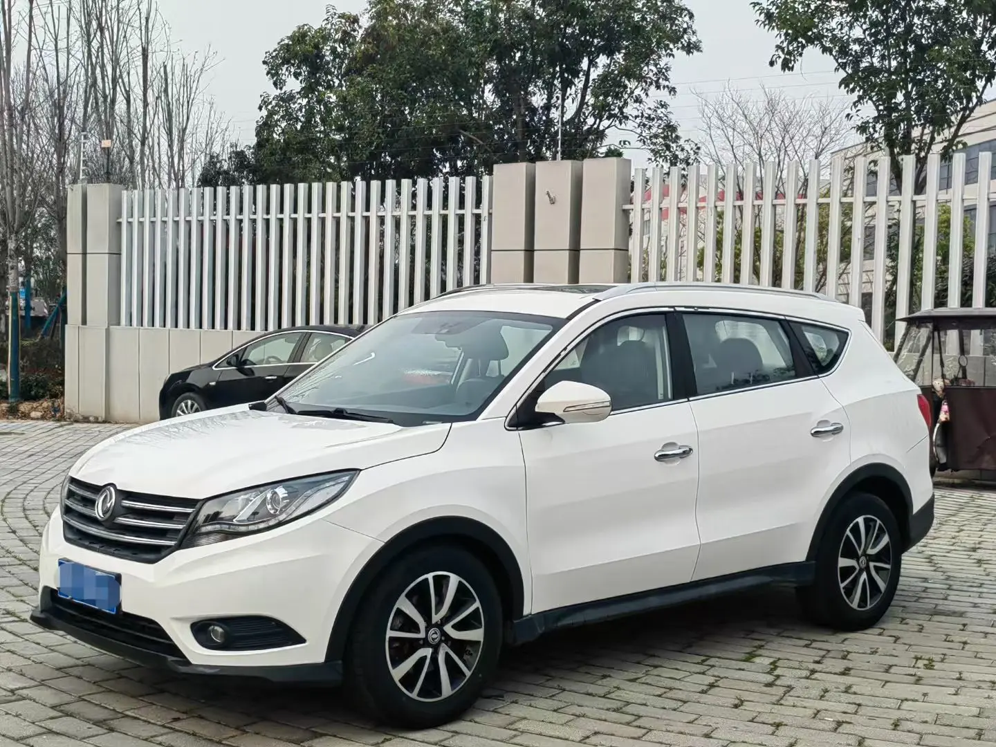 Dongfeng Fengon 580  из Китая