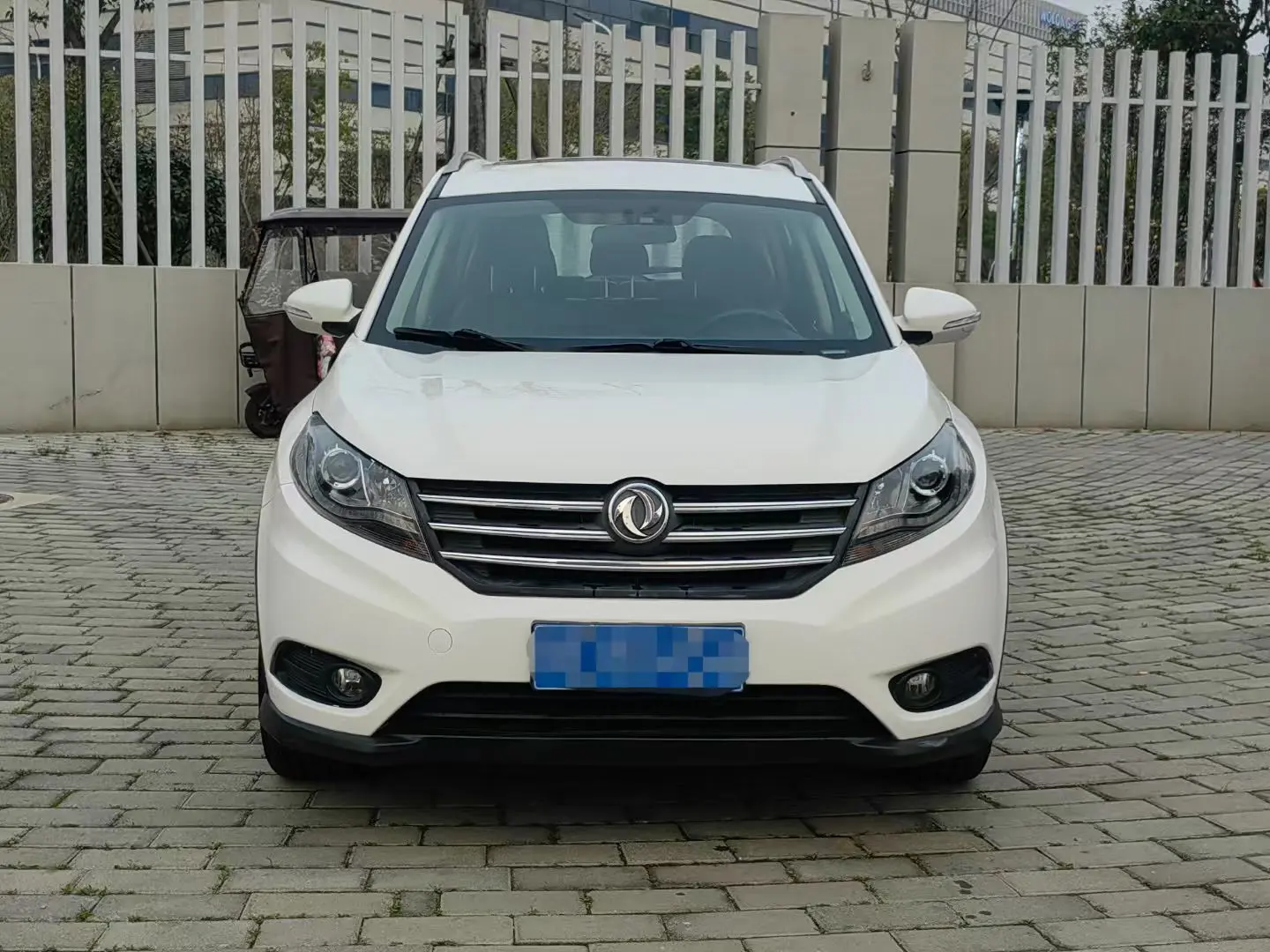 Dongfeng Fengon 580  из Китая
