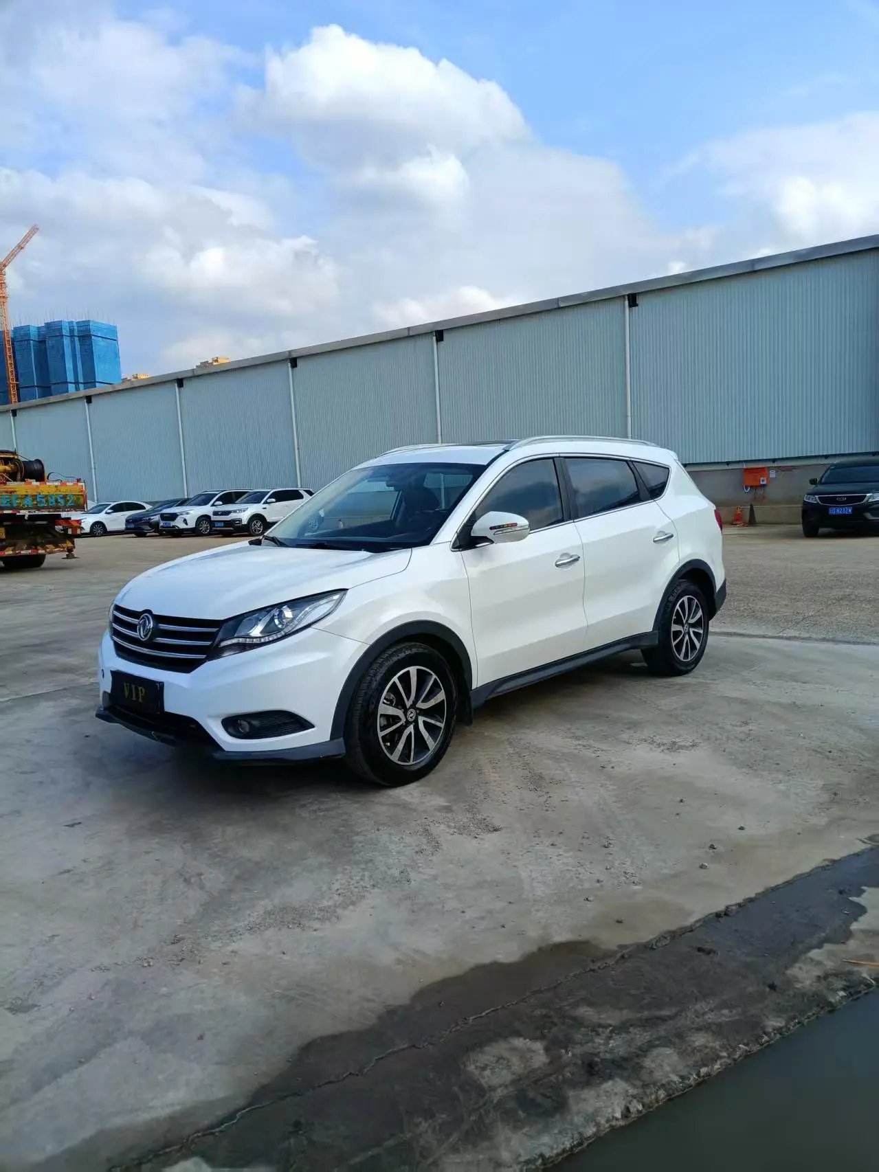 Dongfeng Fengon 580  из Китая