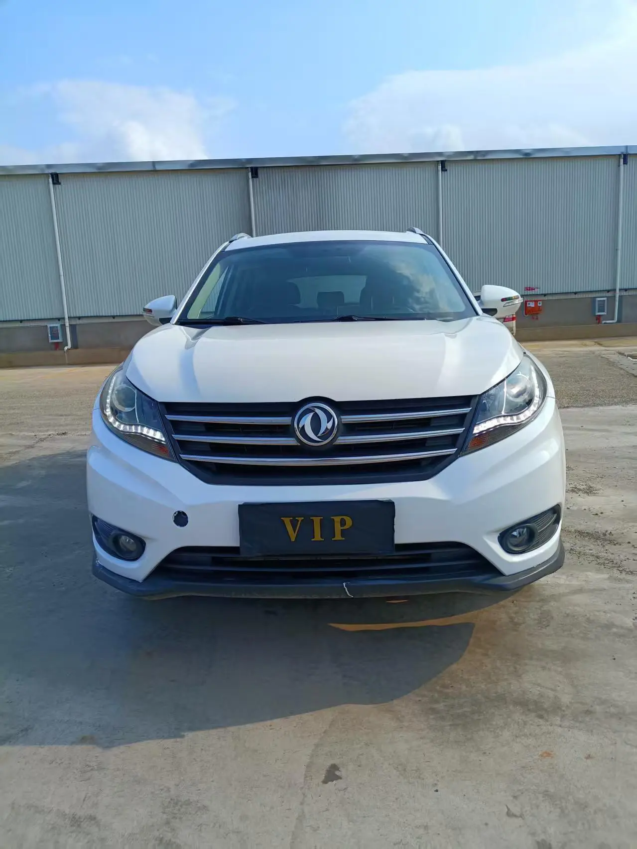 Dongfeng Fengon 580  из Китая