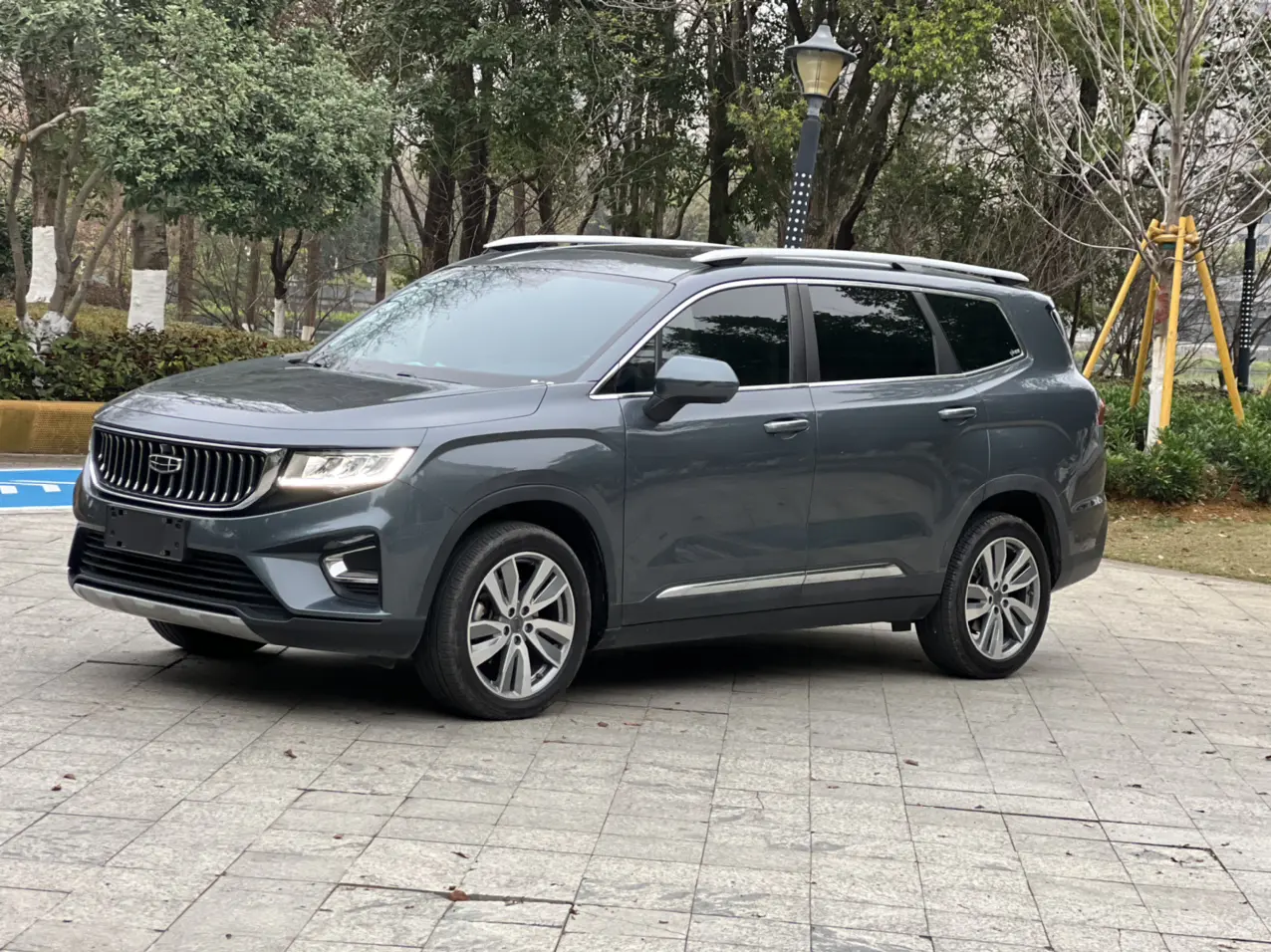 Geely Okavango