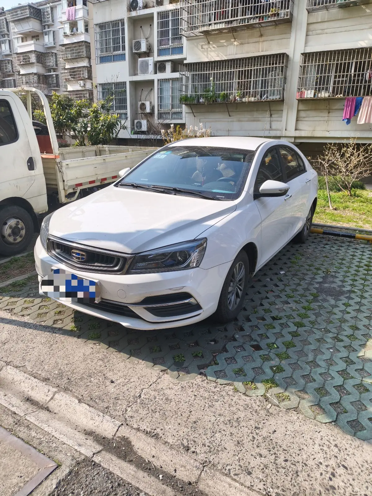 Geely Emgrand  из Китая