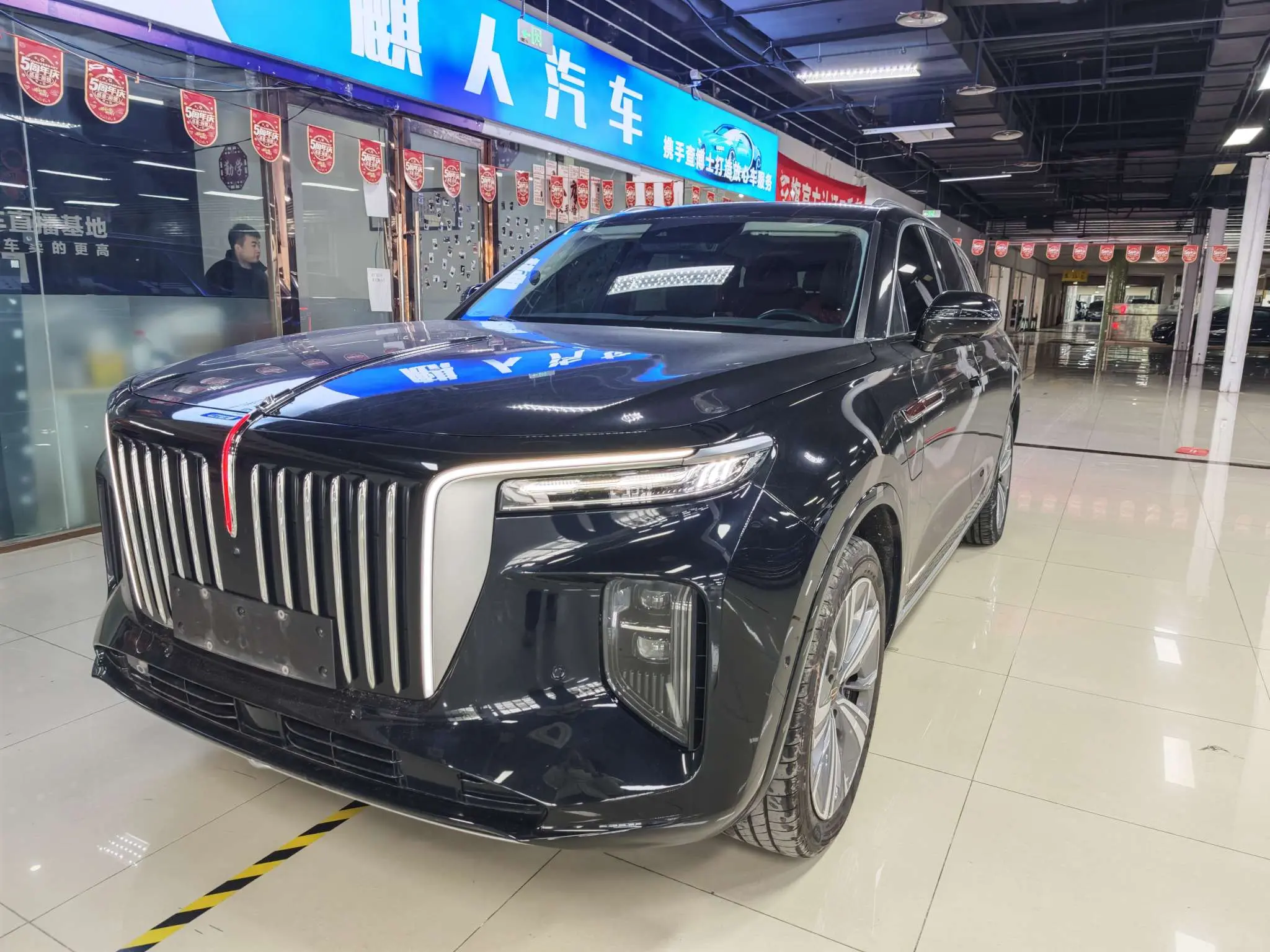 Hongqi E-HS9