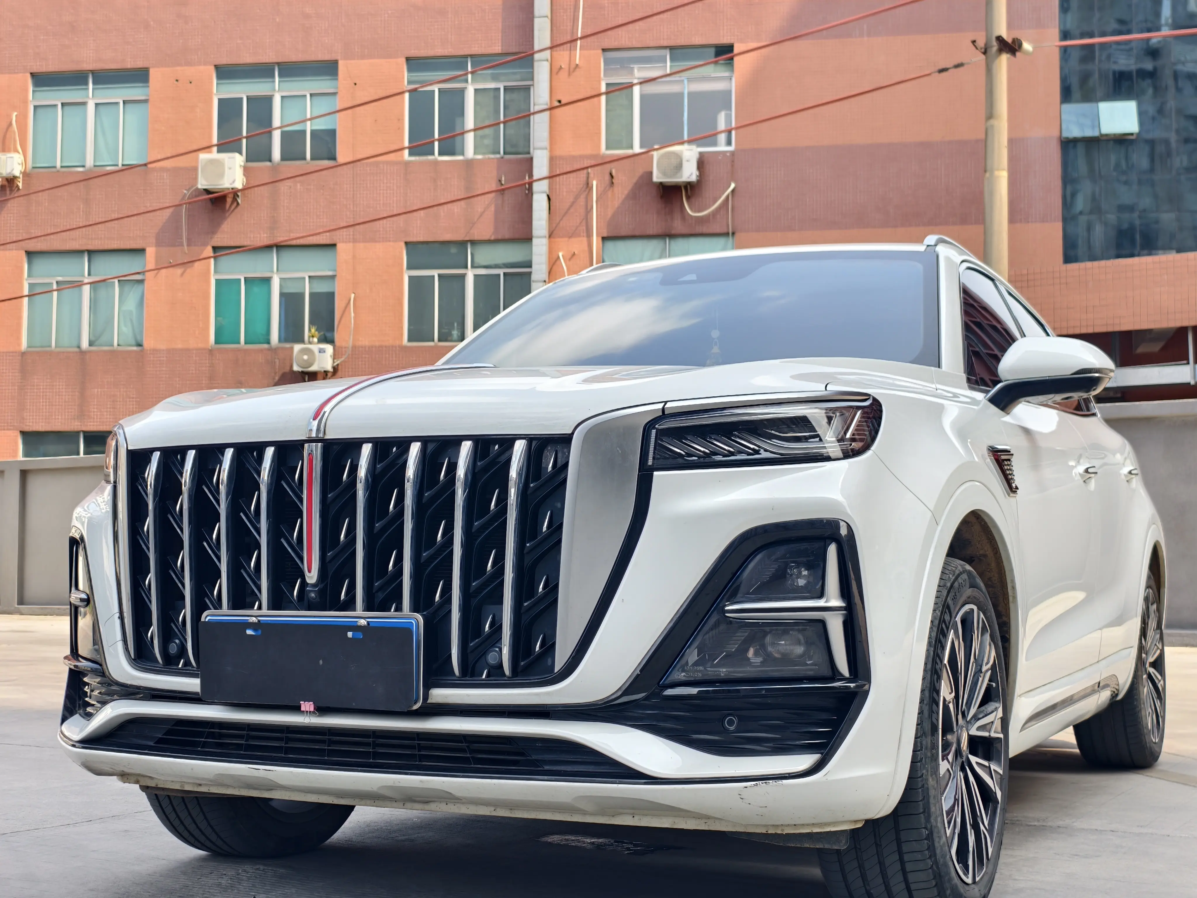 Hongqi HS5