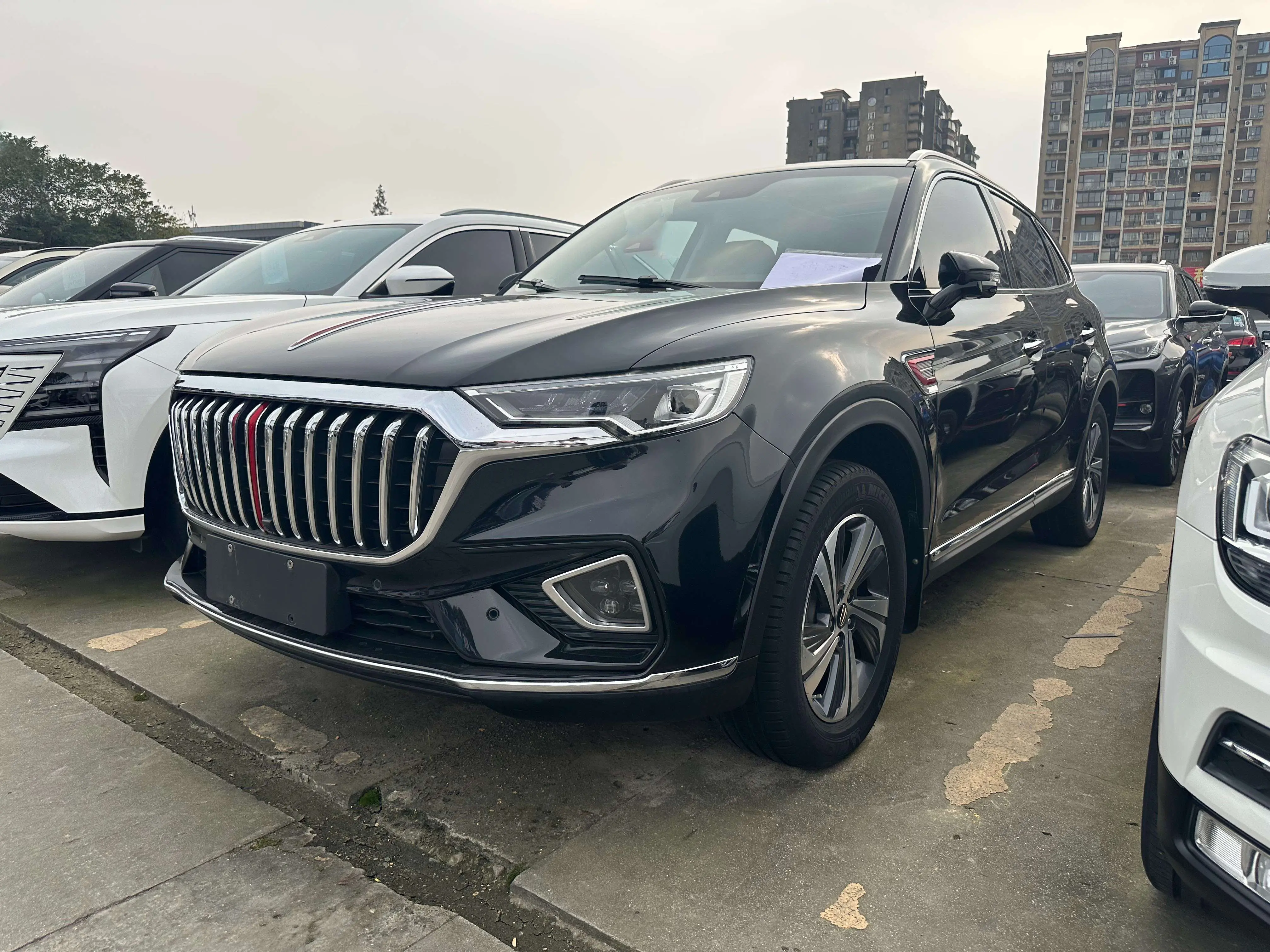 Hongqi HS5