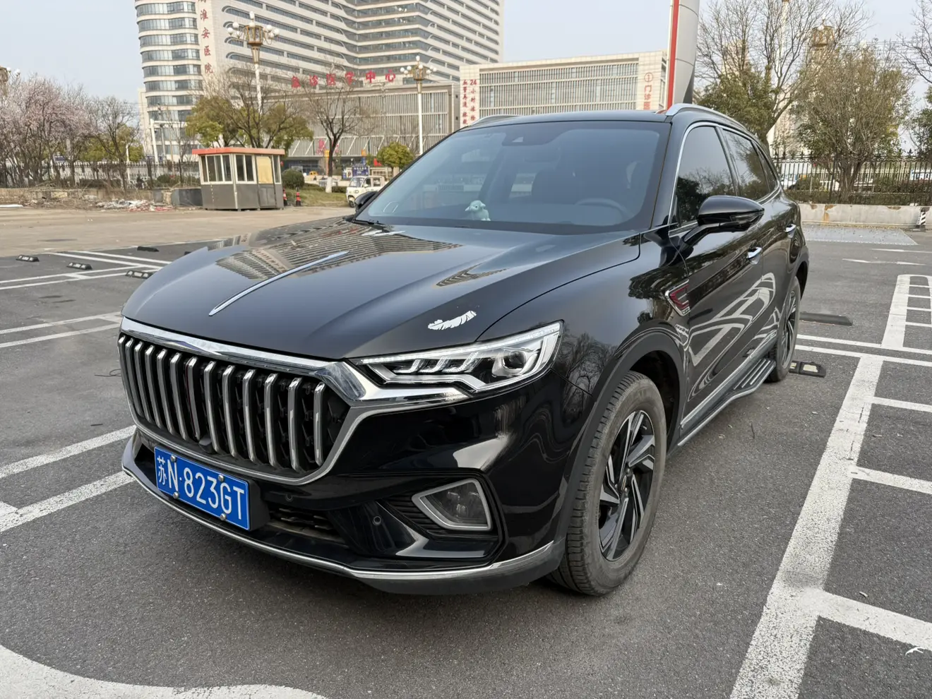 Hongqi HS5