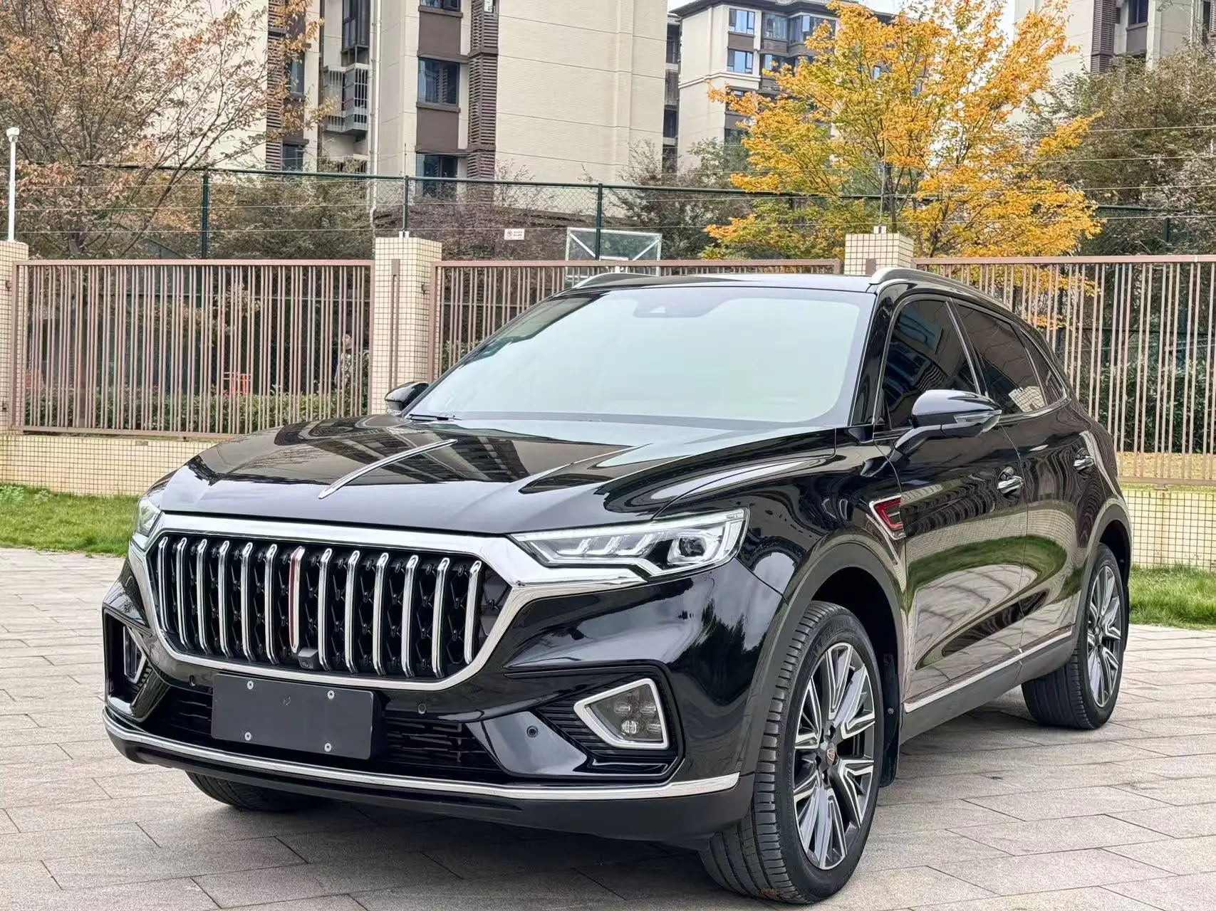 Hongqi HS5