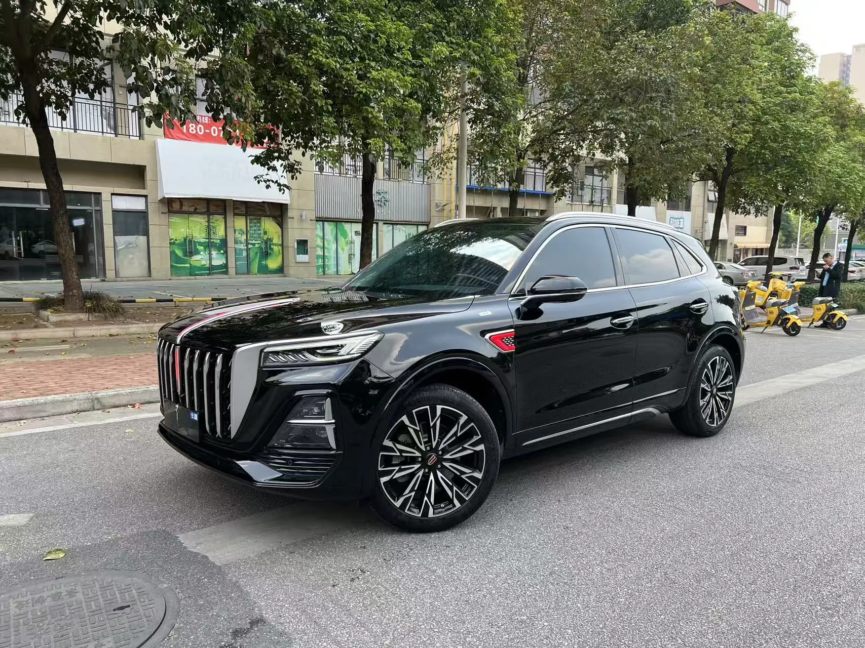 Hongqi HS5