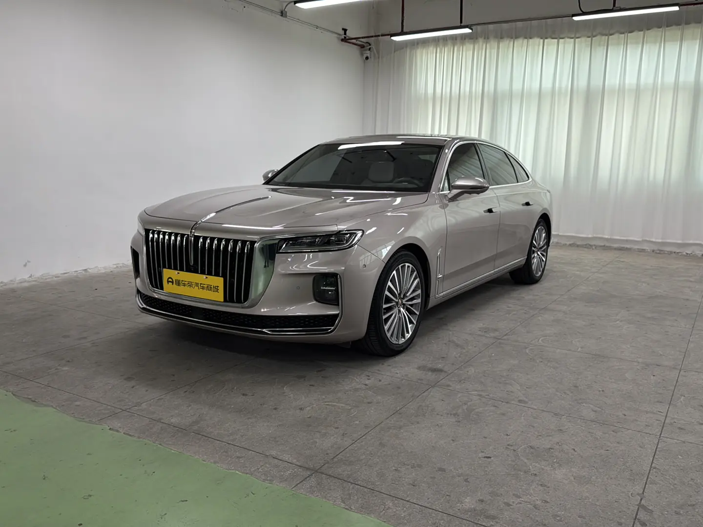 Hongqi H9  из Китая