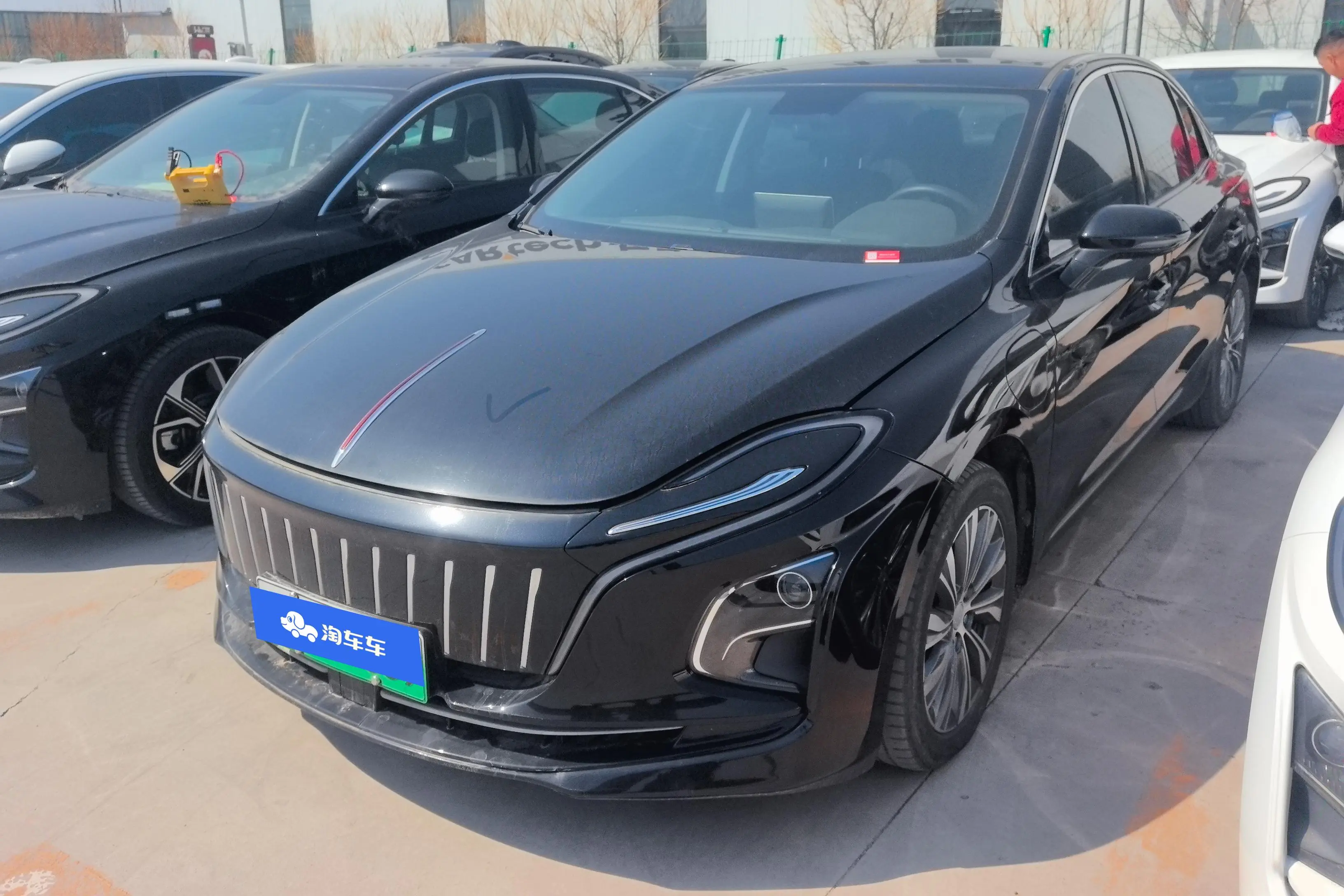 Hongqi E-QM5