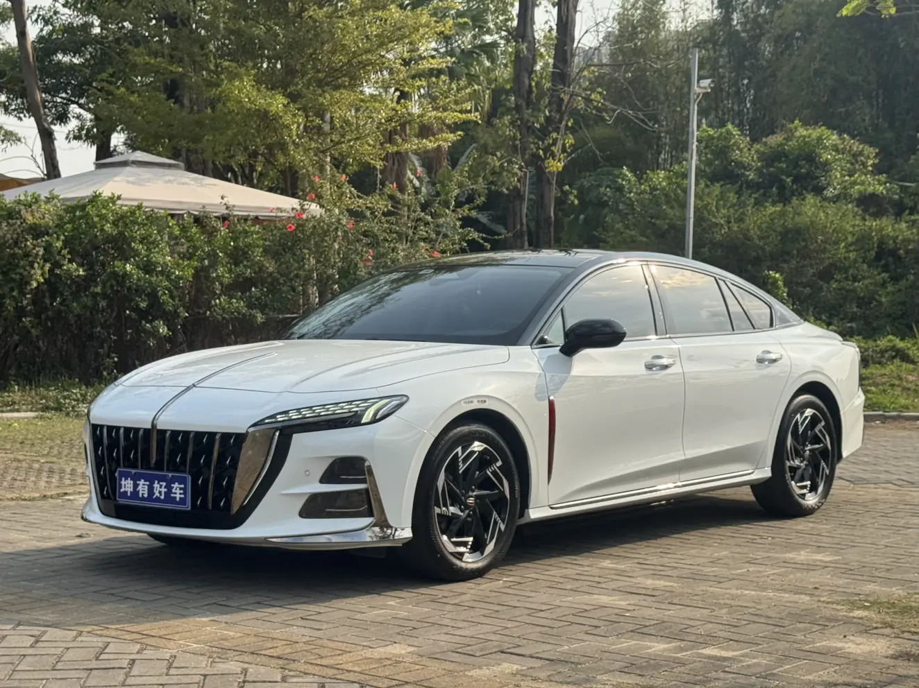 Hongqi H6