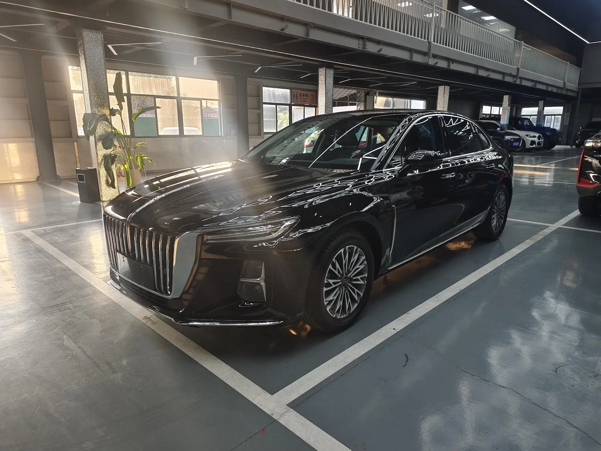 Hongqi H5