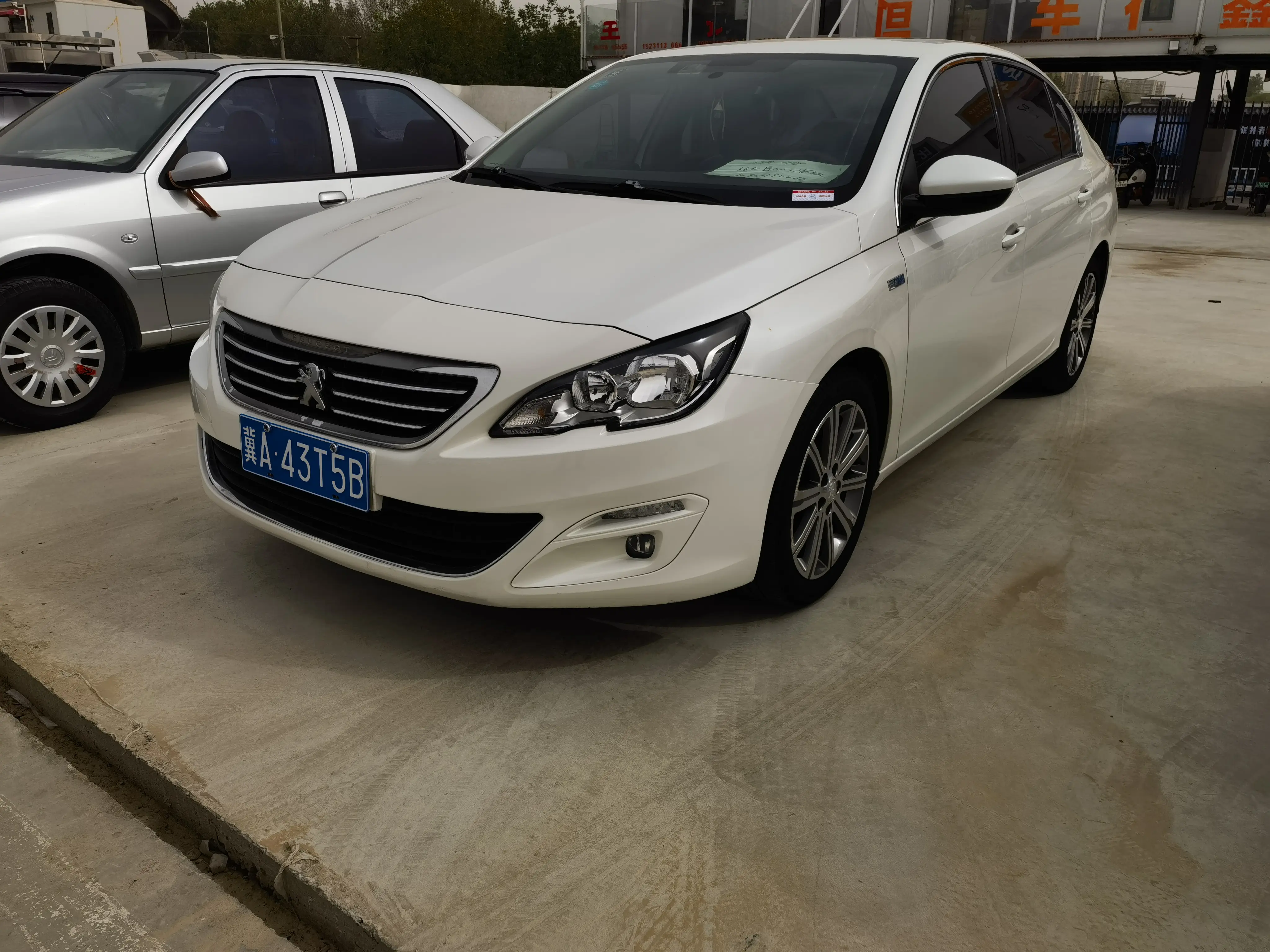 Peugeot 408