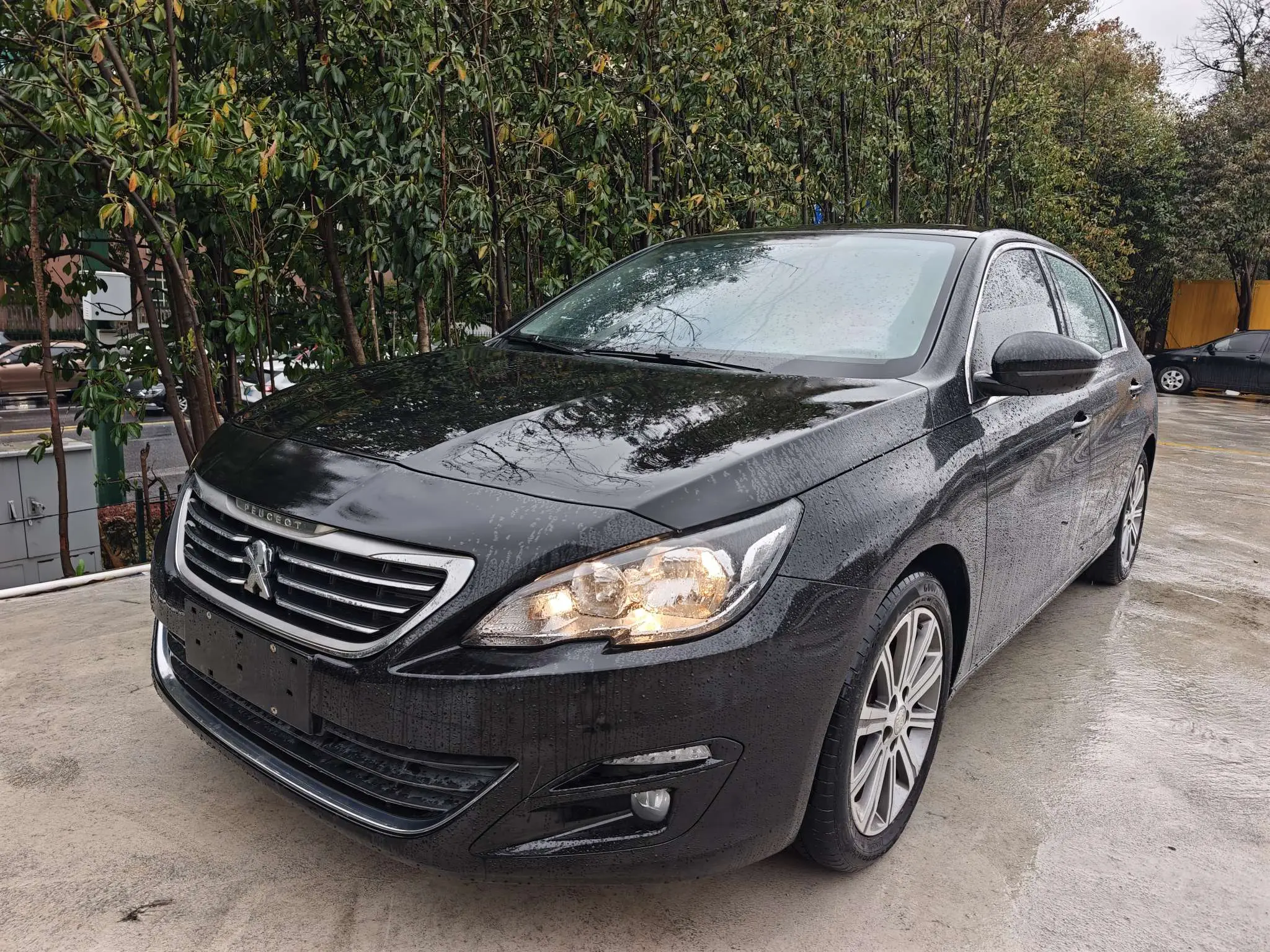 Peugeot 408