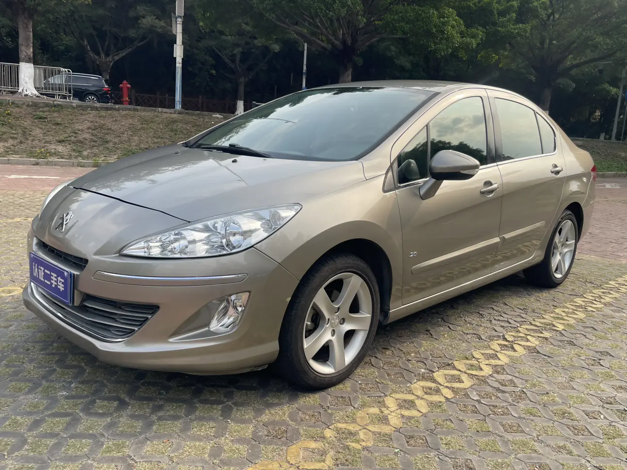 Peugeot 408