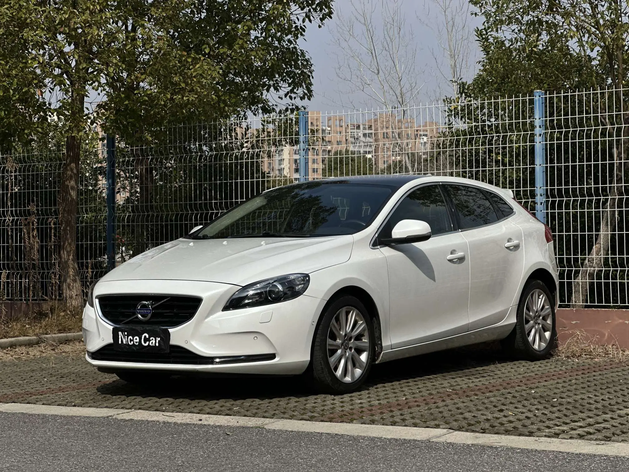 Volvo V40  из Китая