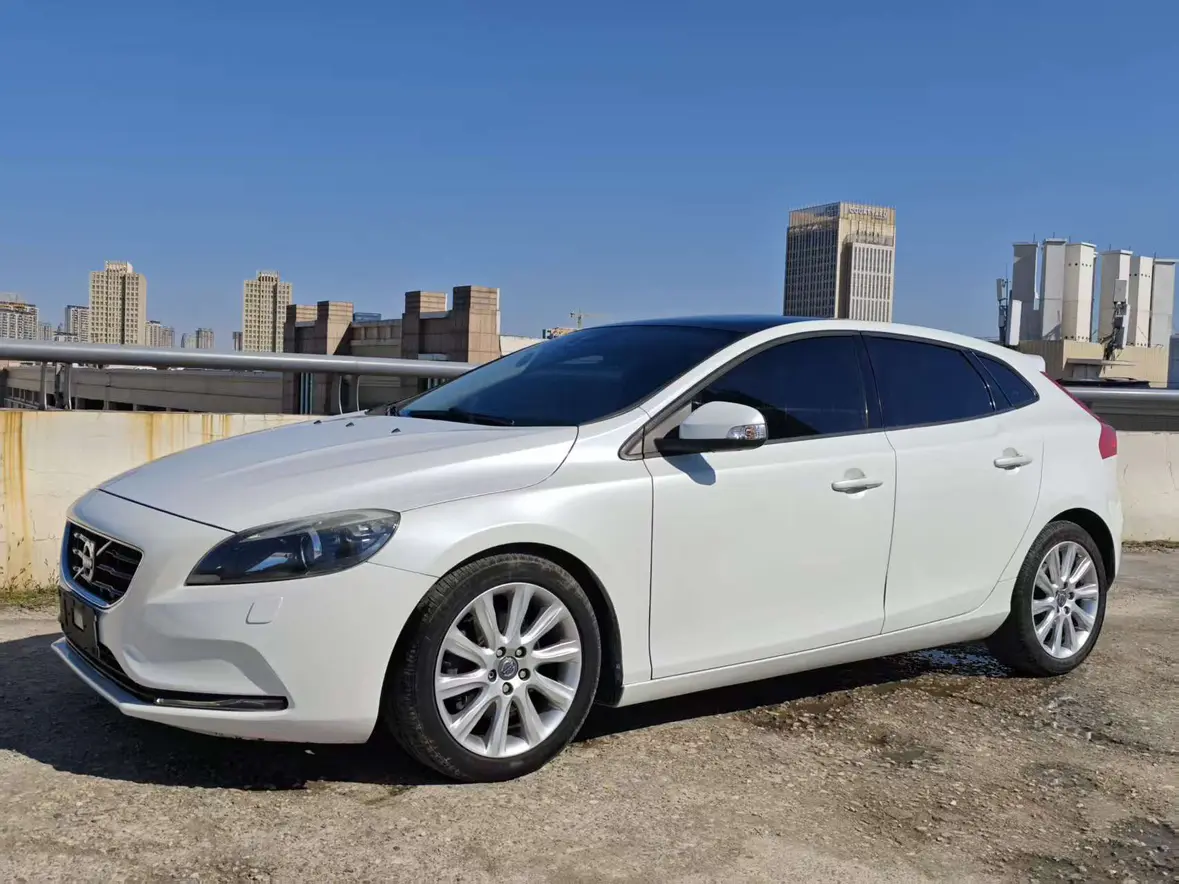 Volvo V40  из Китая