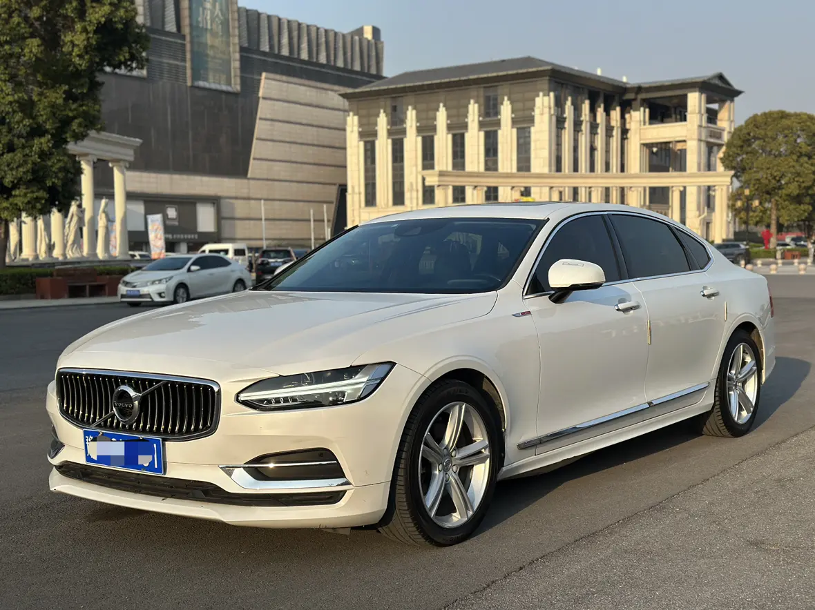 Volvo S90