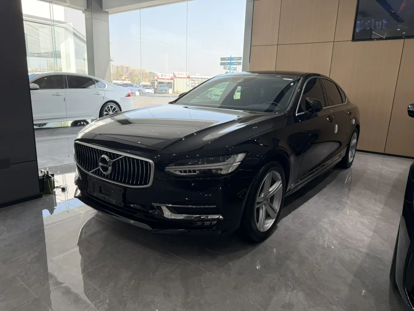 Volvo S90