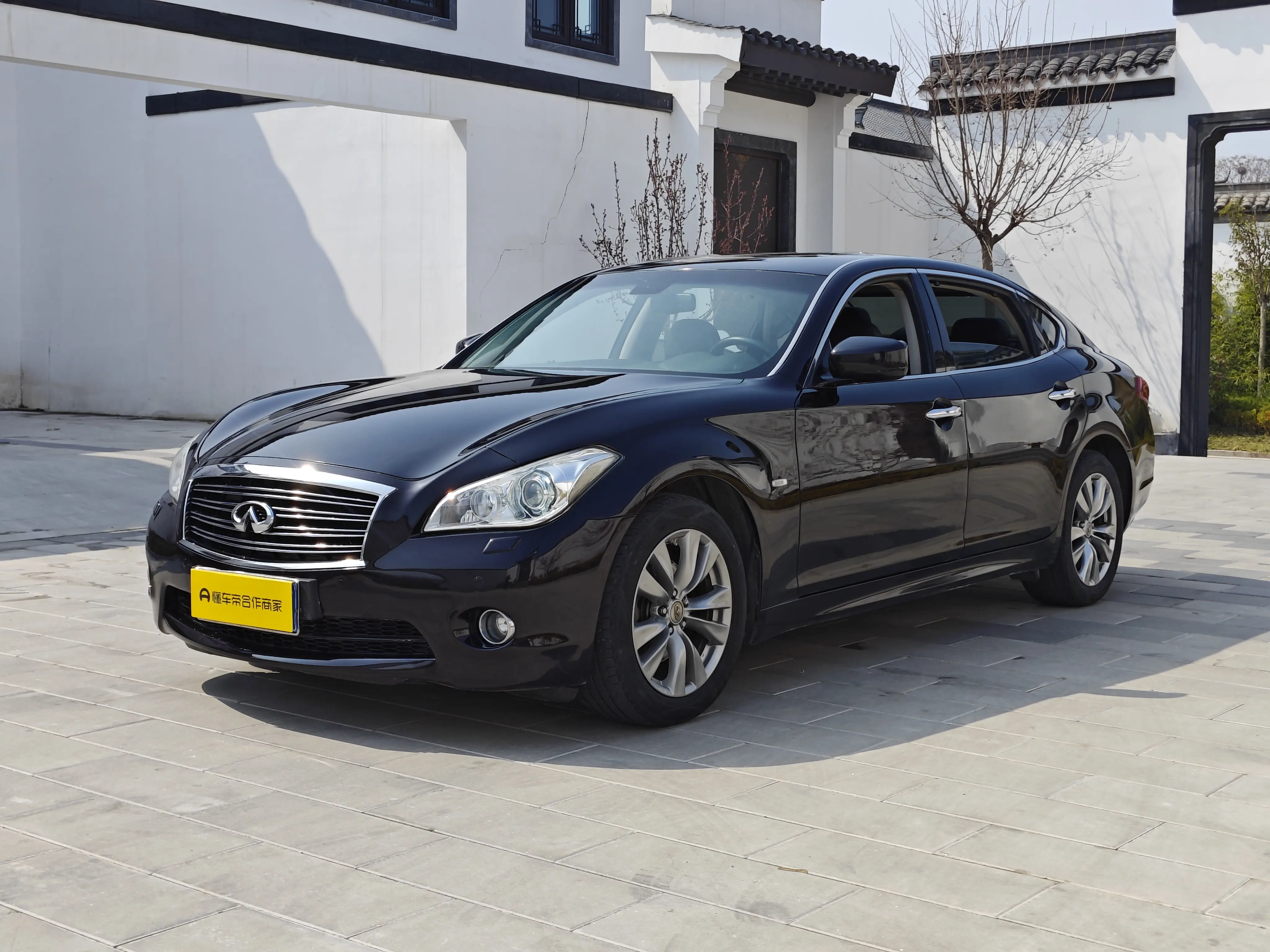 Infiniti Q70