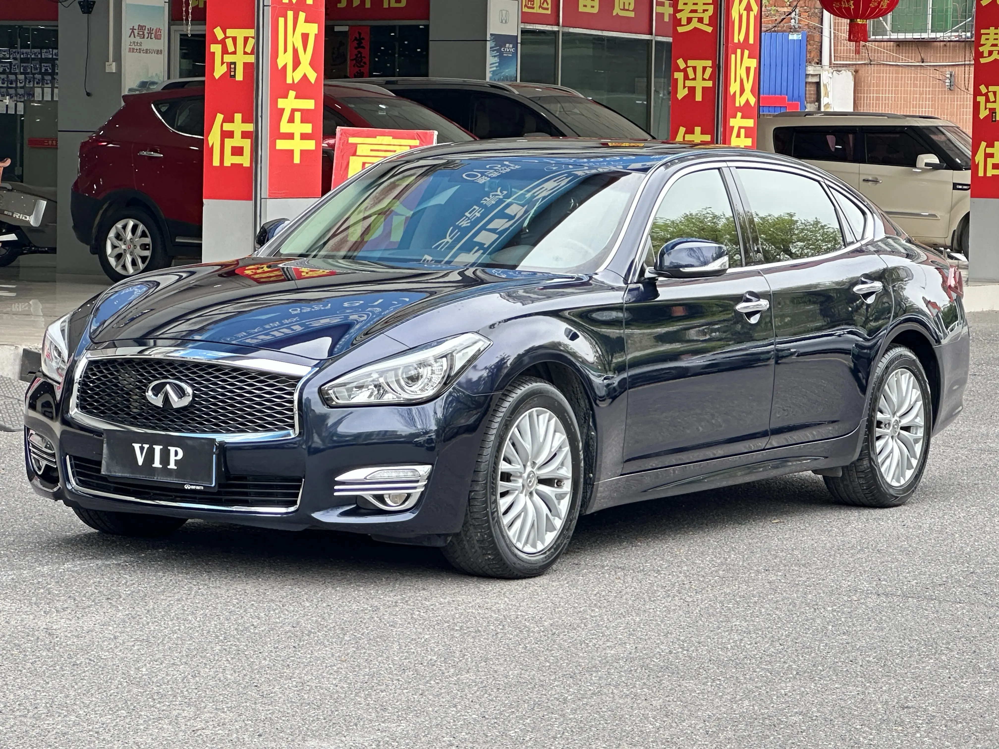 Infiniti Q70
