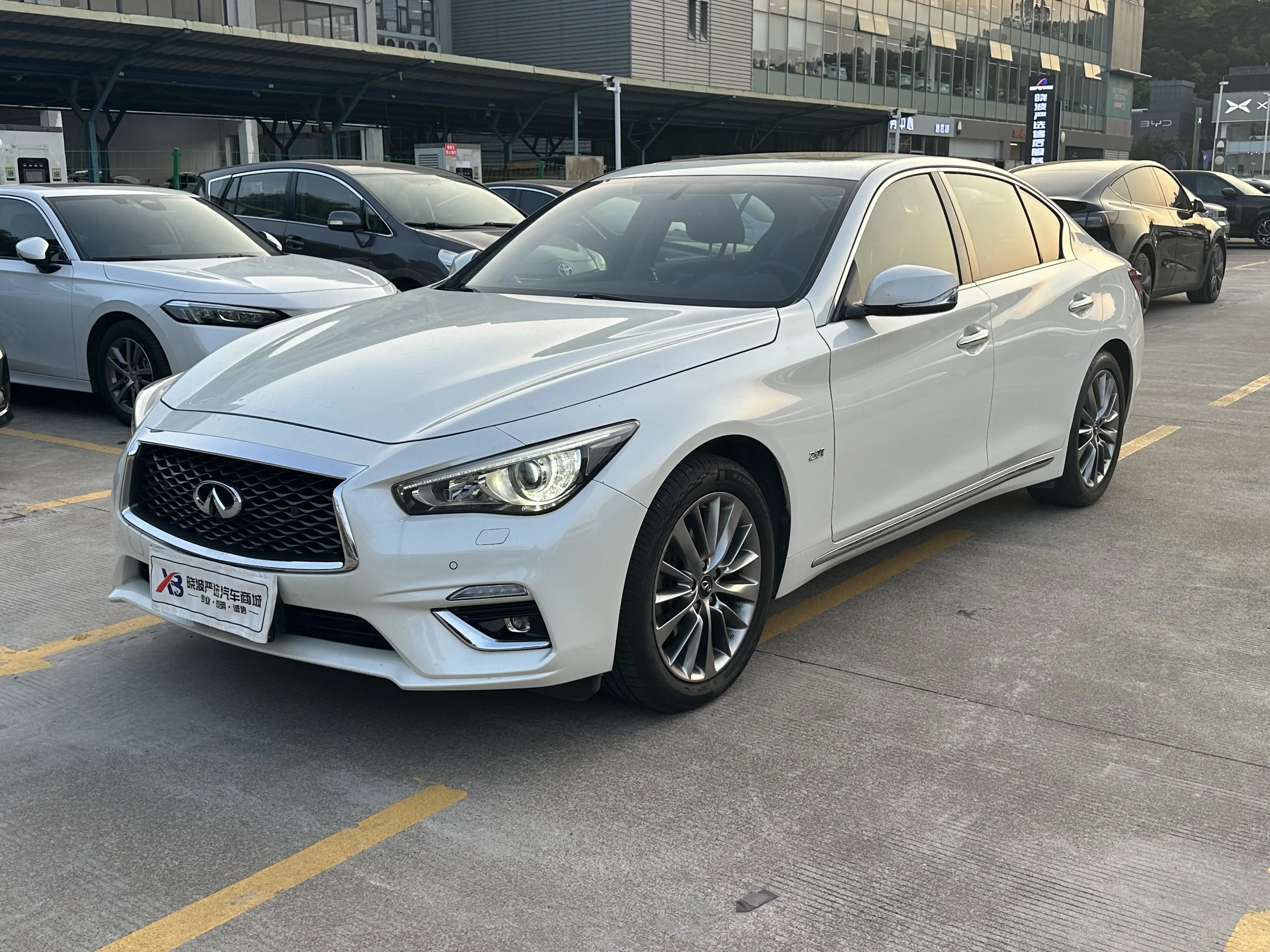 Infiniti Q50L