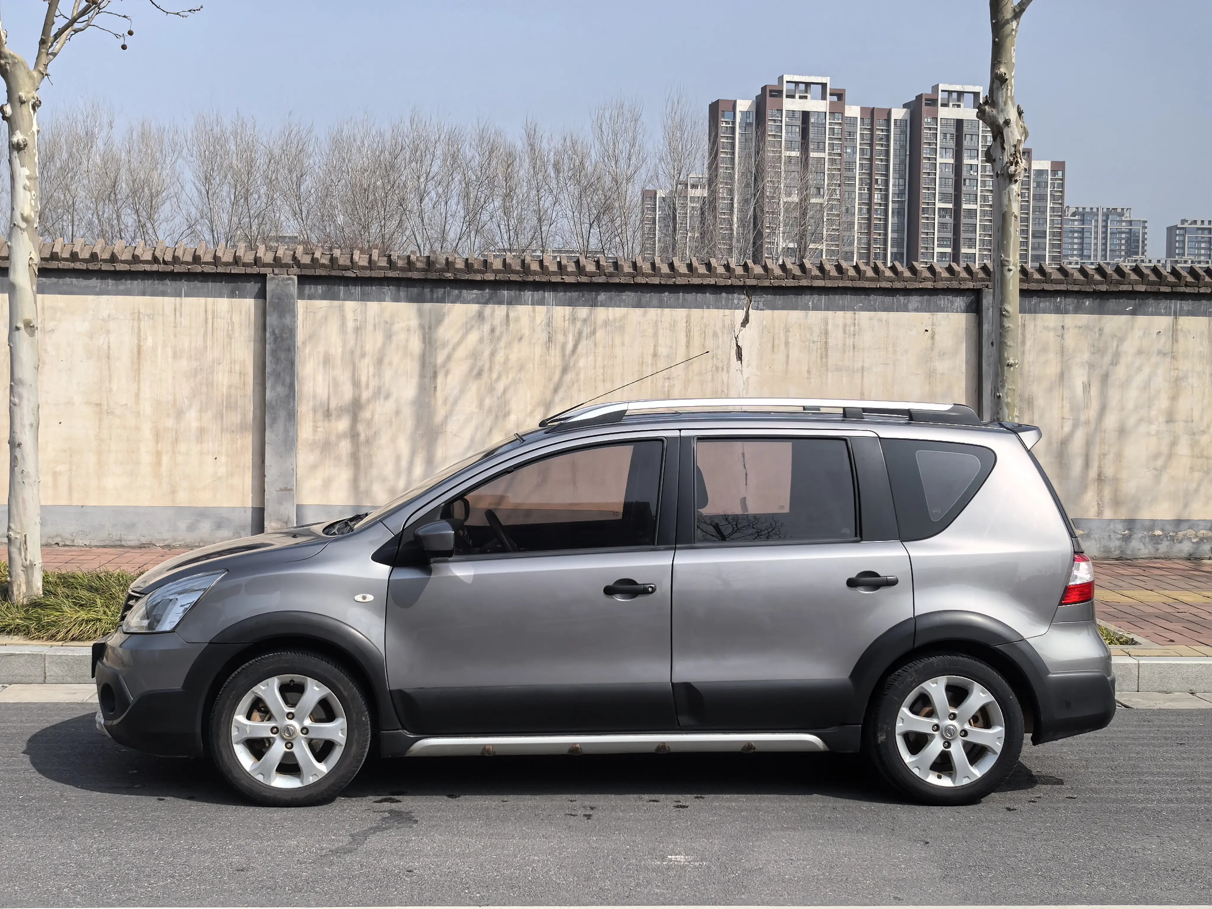 Nissan Li Wei  из Китая