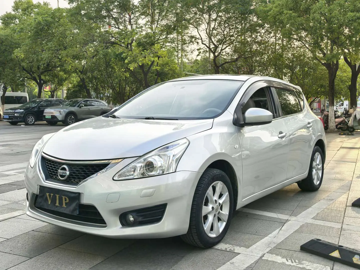 Nissan Tiida  из Китая