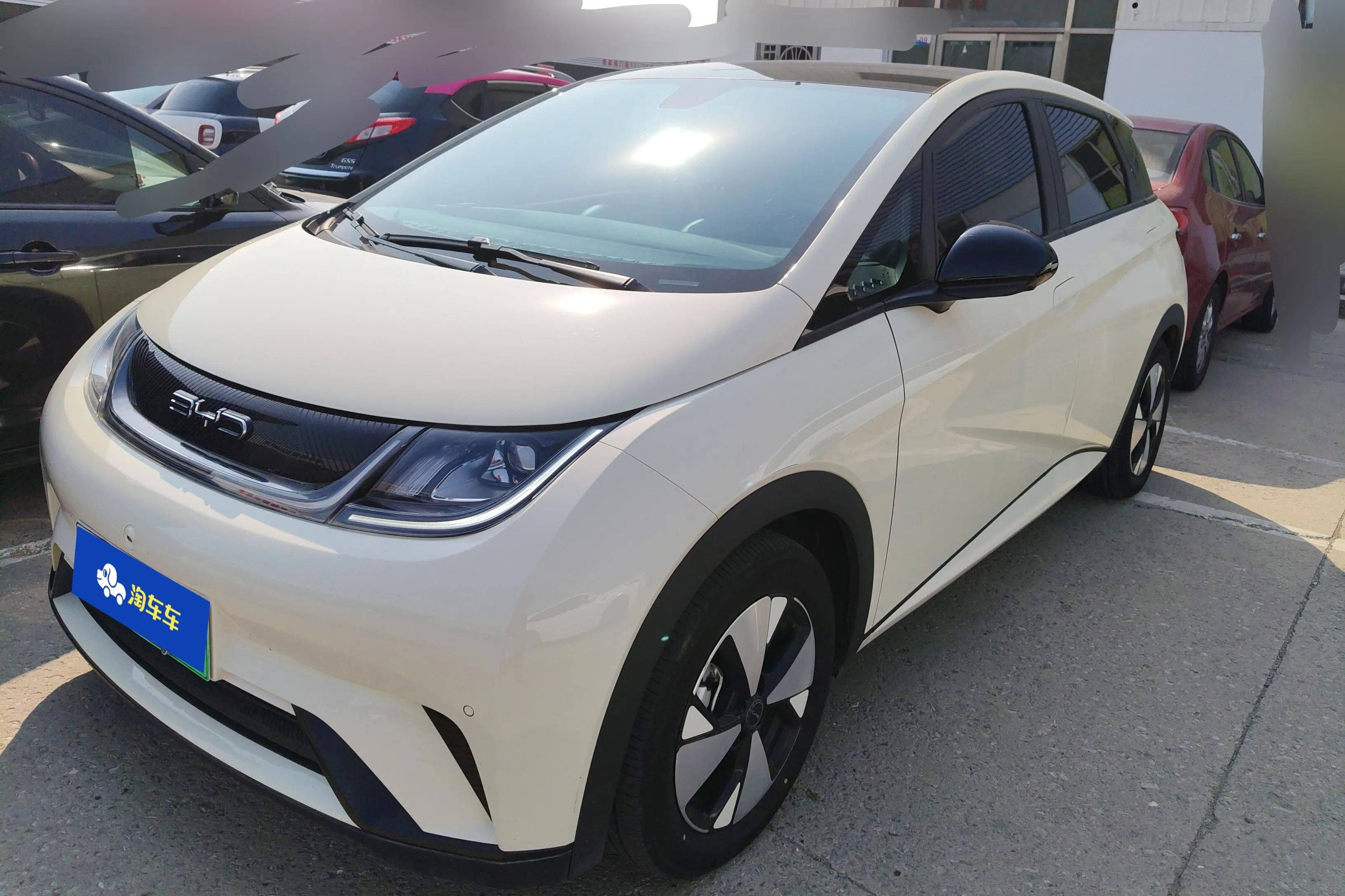 BYD Dolphin  из Китая