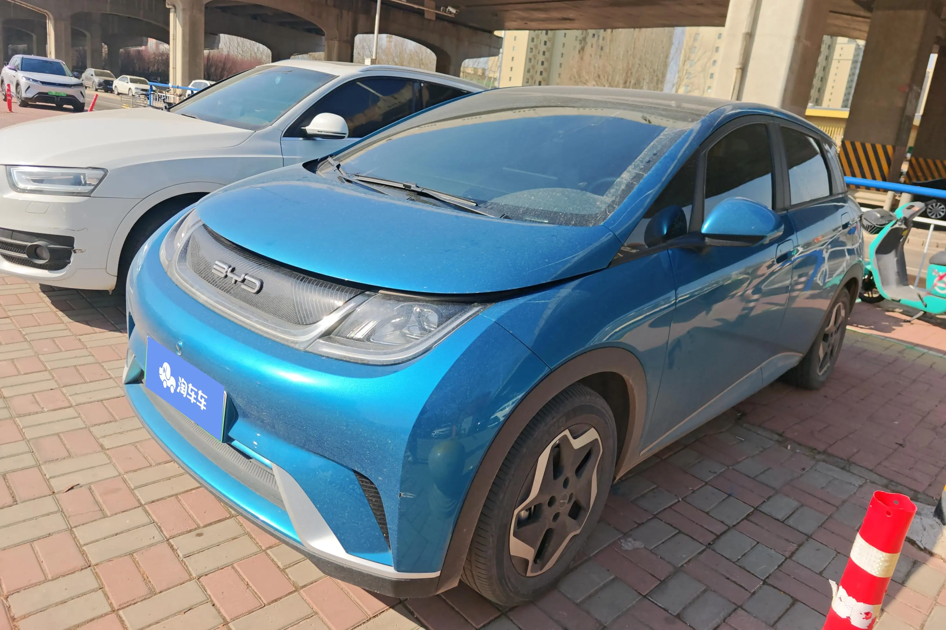BYD Dolphin  из Китая