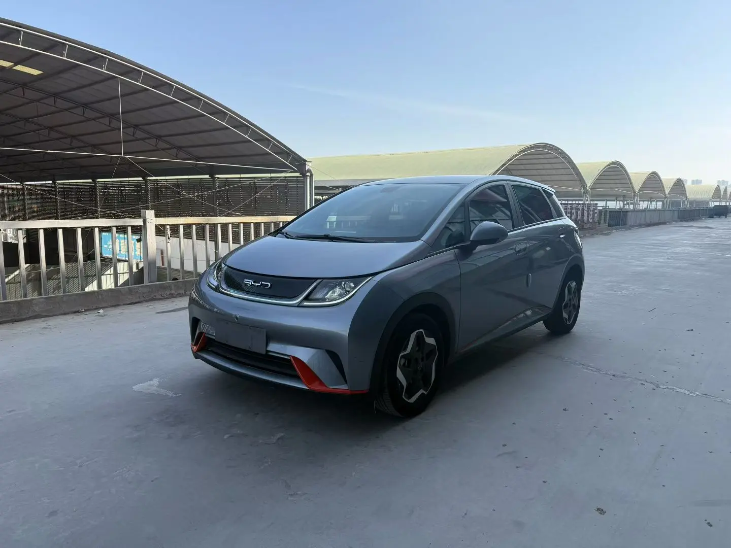 BYD Dolphin  из Китая