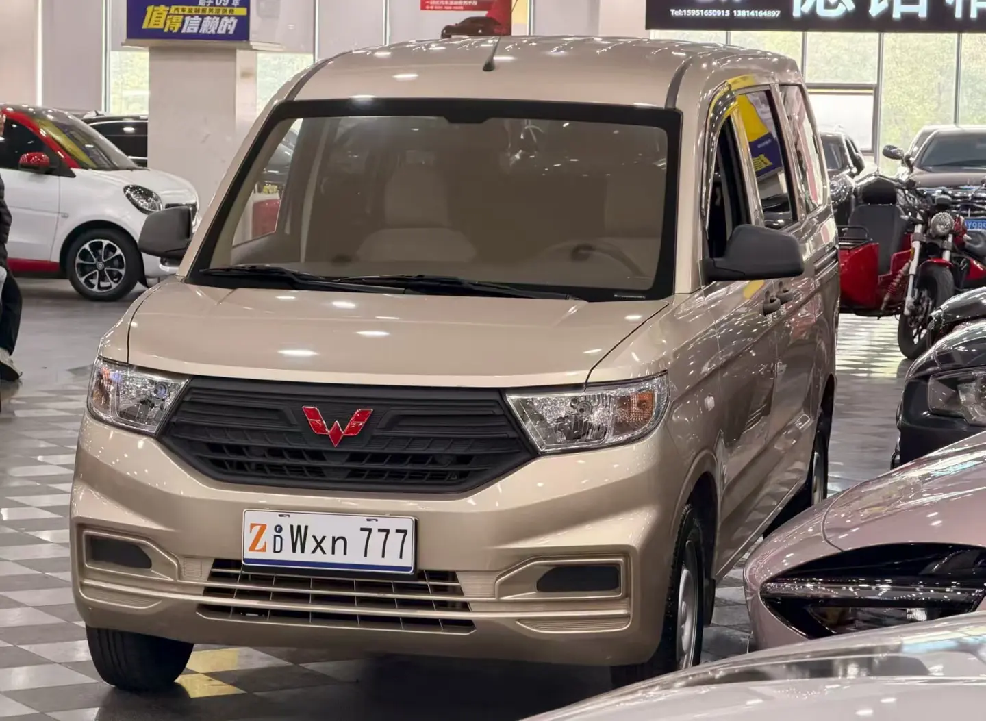 Wuling Hongguang V  из Китая