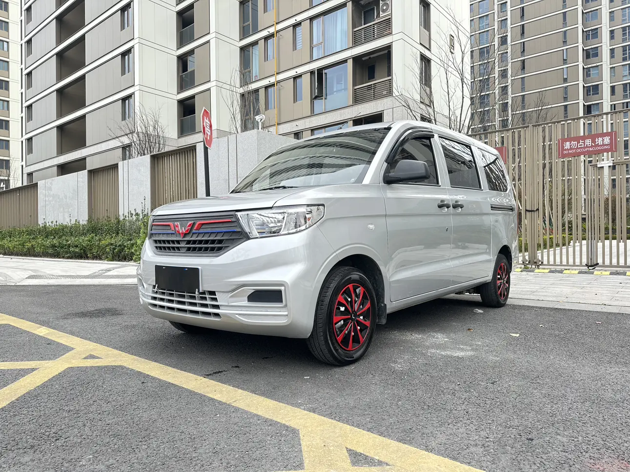 Wuling Hongguang V  из Китая
