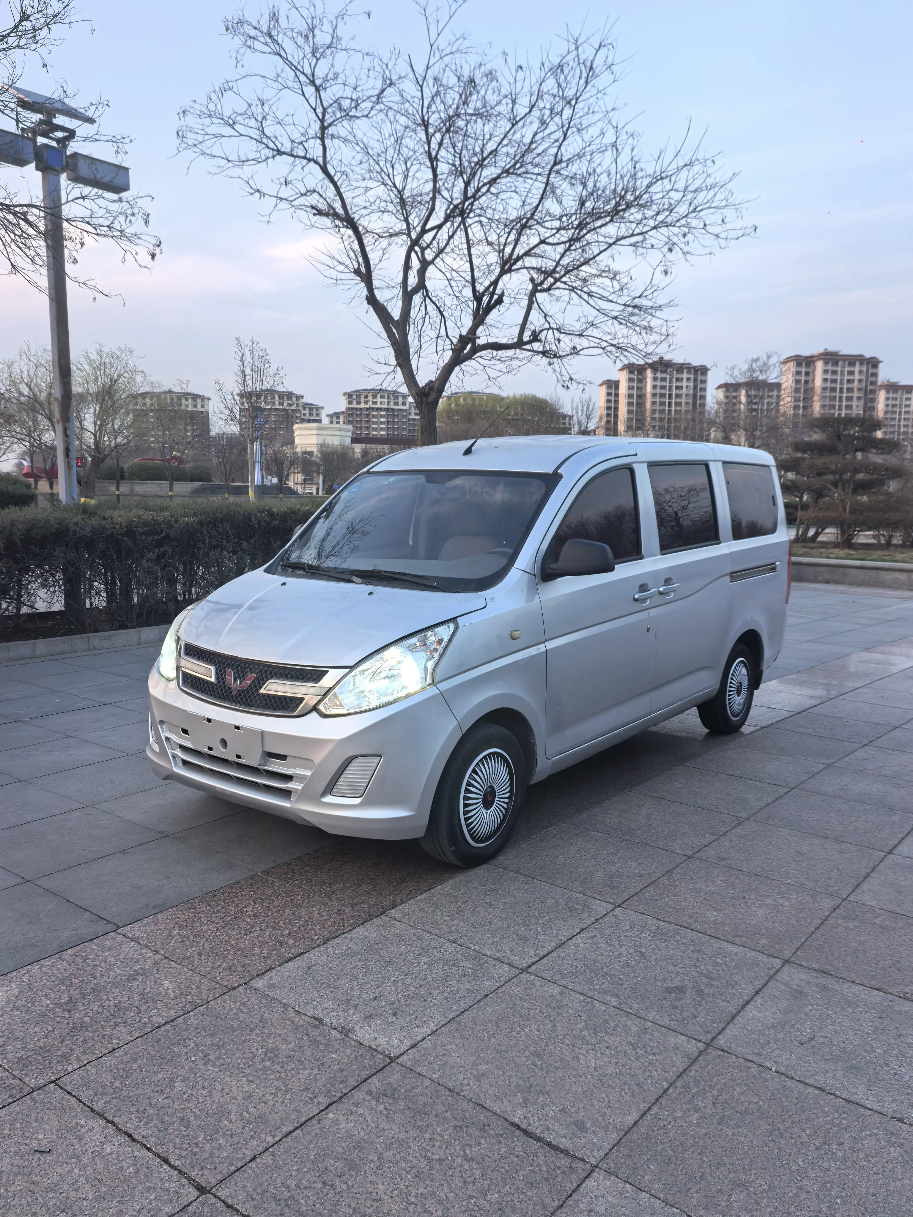 Wuling Rongguang V