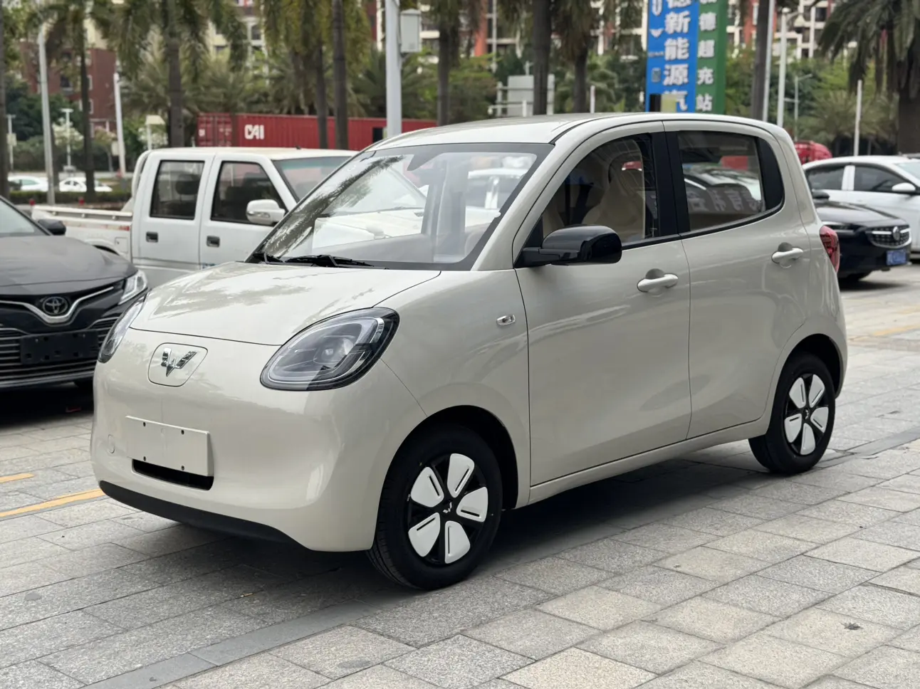 Wuling Hongguang MINIEV  из Китая