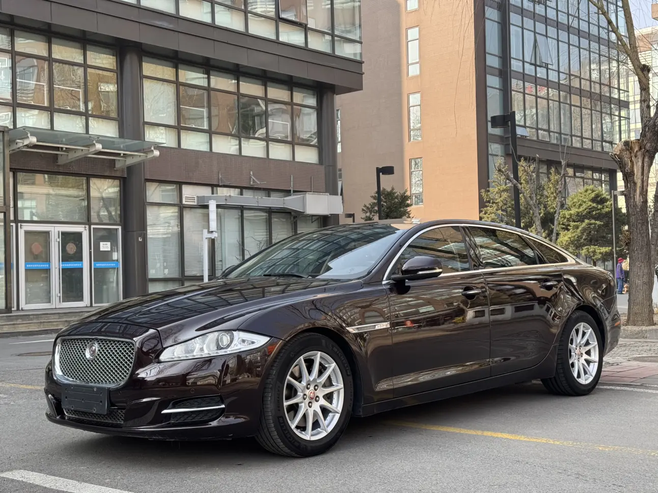 Jaguar XJ