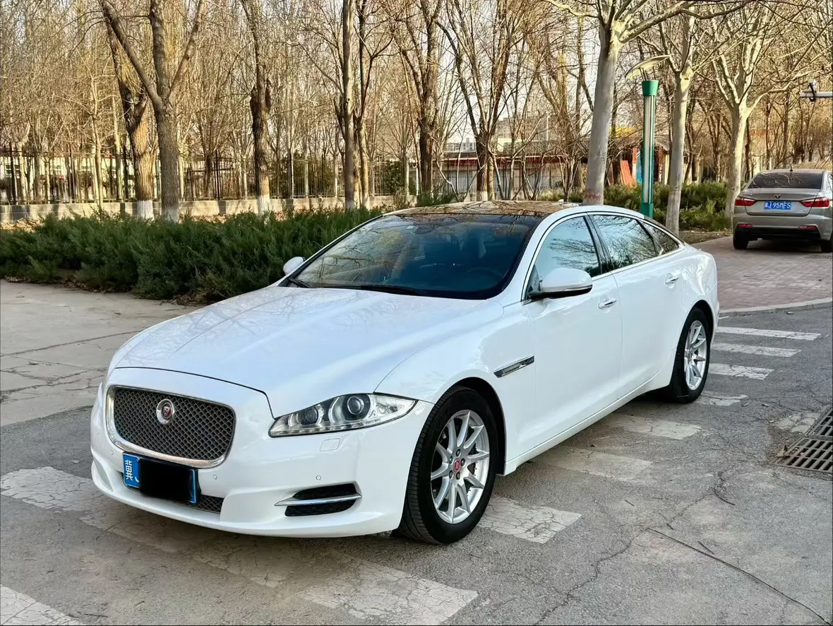 Jaguar XJ